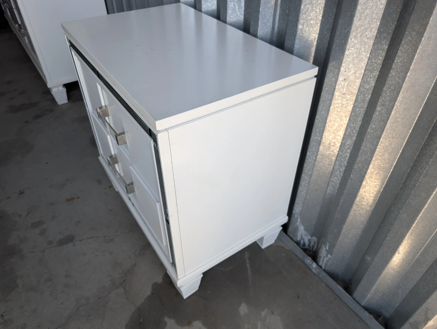 White Mirrored Nightstand - photo 3