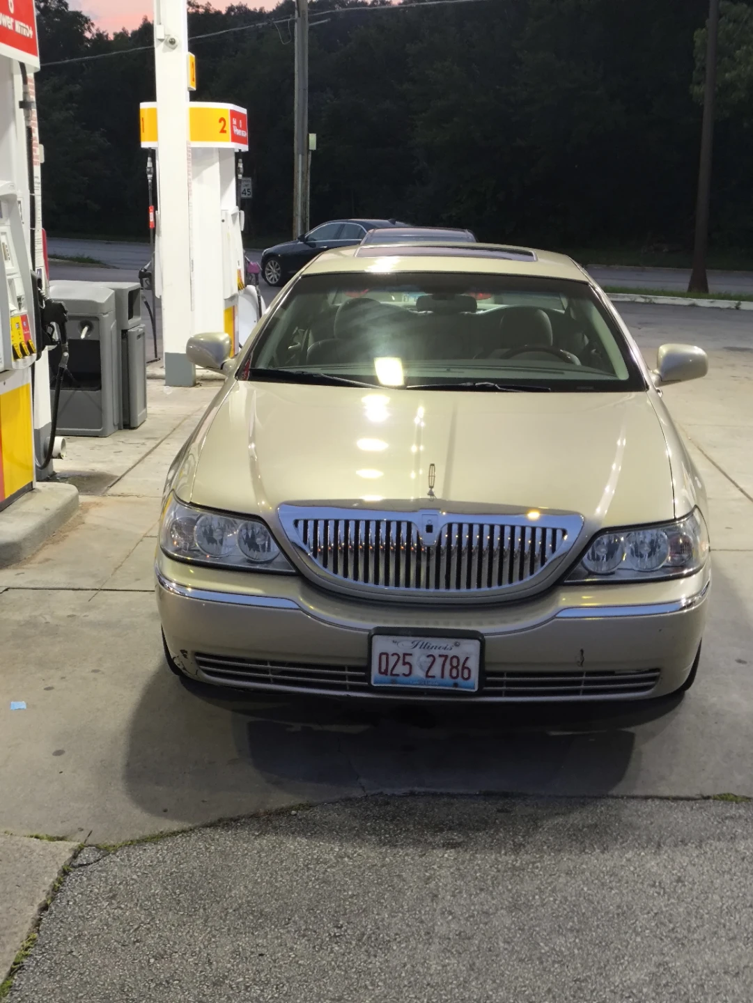 2004 Lincoln Town car - photo 2