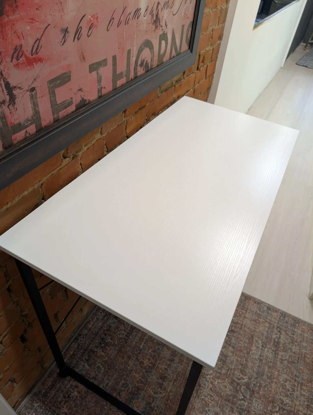 Desk - photo 3