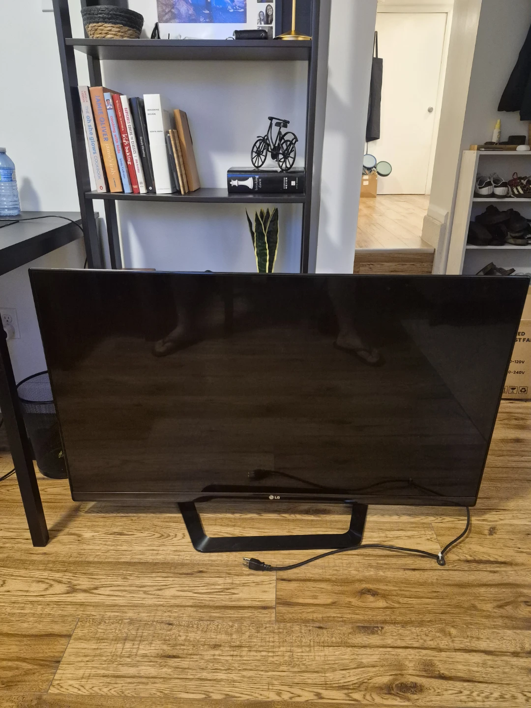 LG 47" 47LM6400 Smart LED TV - Needs Repair