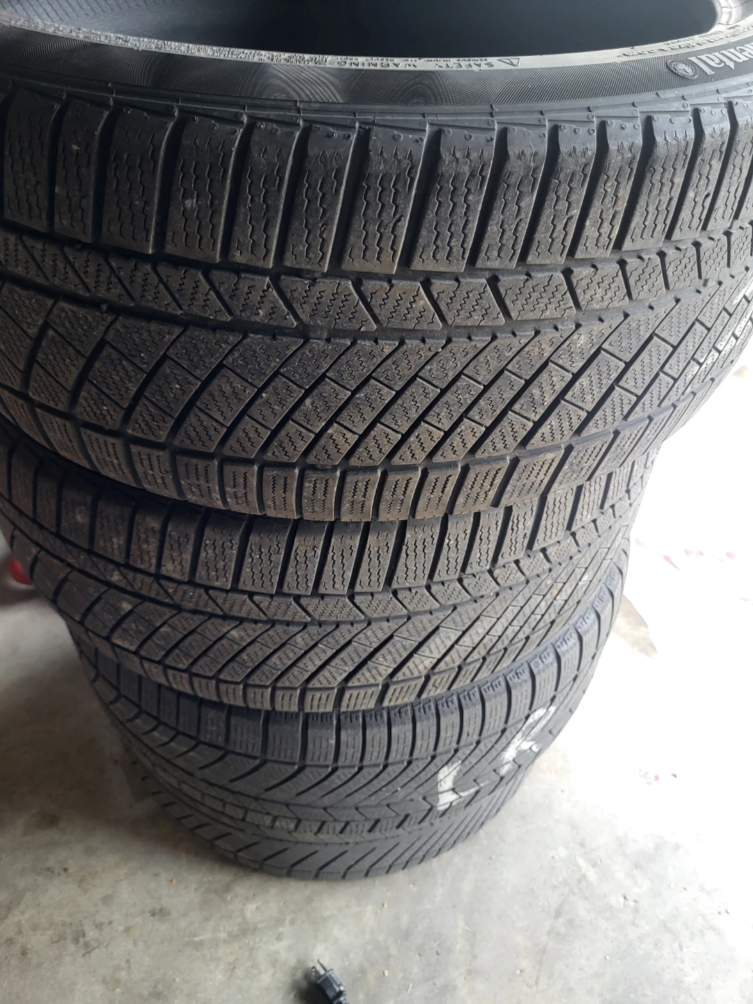 Continental winter tires. Size 255/40 R20 extra load. - photo 4