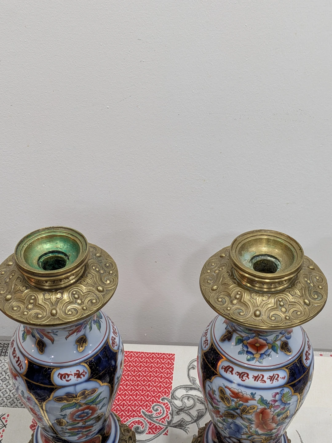 Pair of Antique Bronze/Brass Mounted Imari style Porcelain Vases - photo 4
