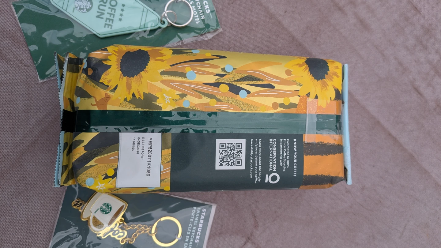 Starbucks coffee and two keychains - photo 2