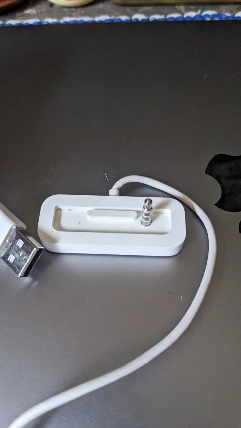 Apple iPod Shuffle Dock and Clip - photo 2