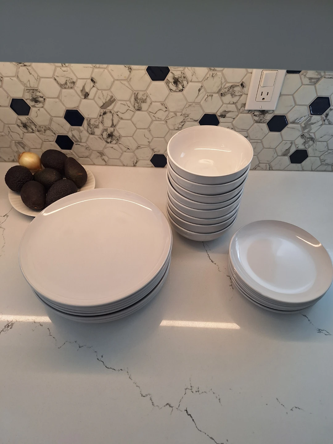 White Dinnerware Set for 8 ppl