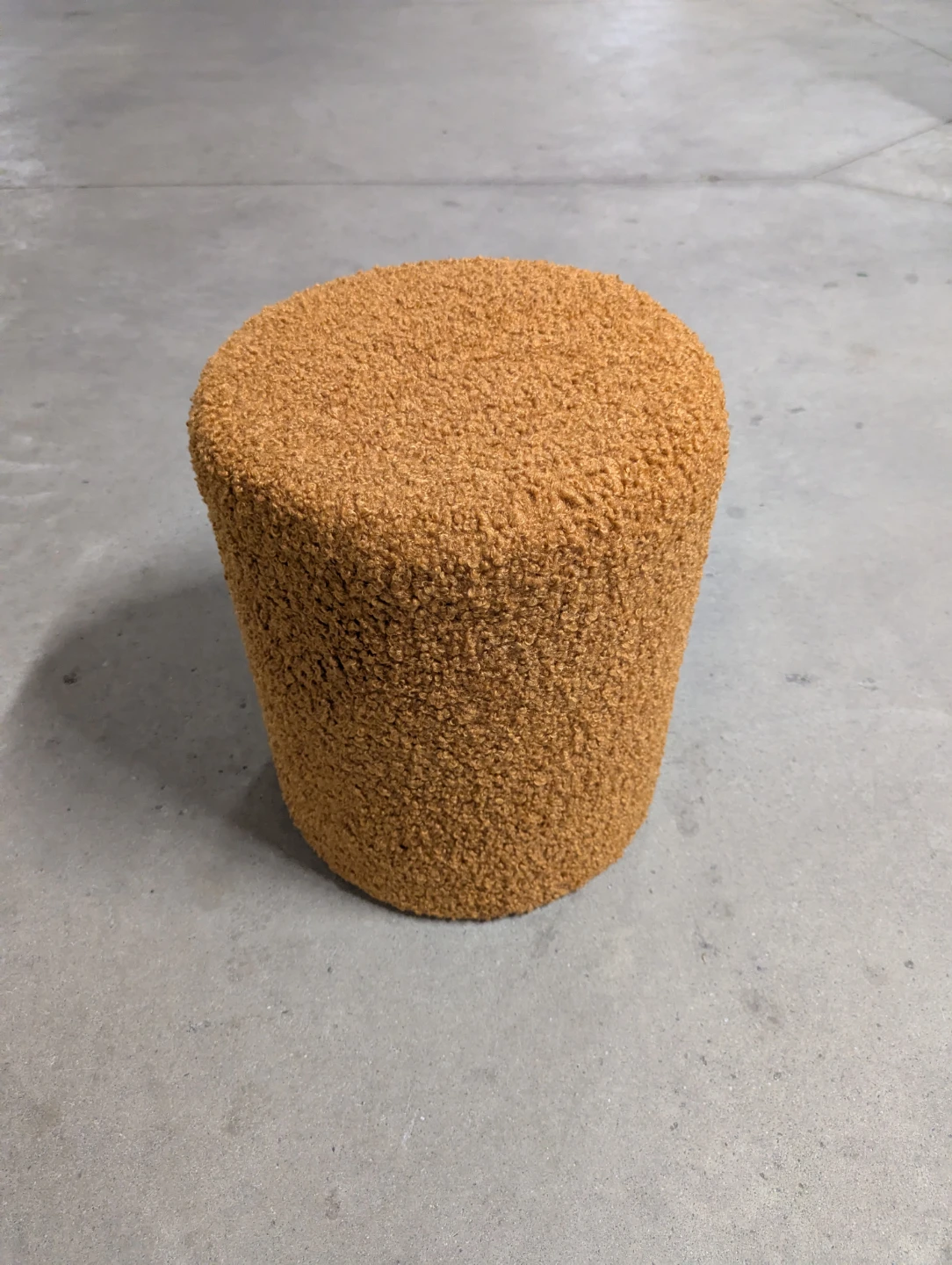 Fuzzy stool - Mustard