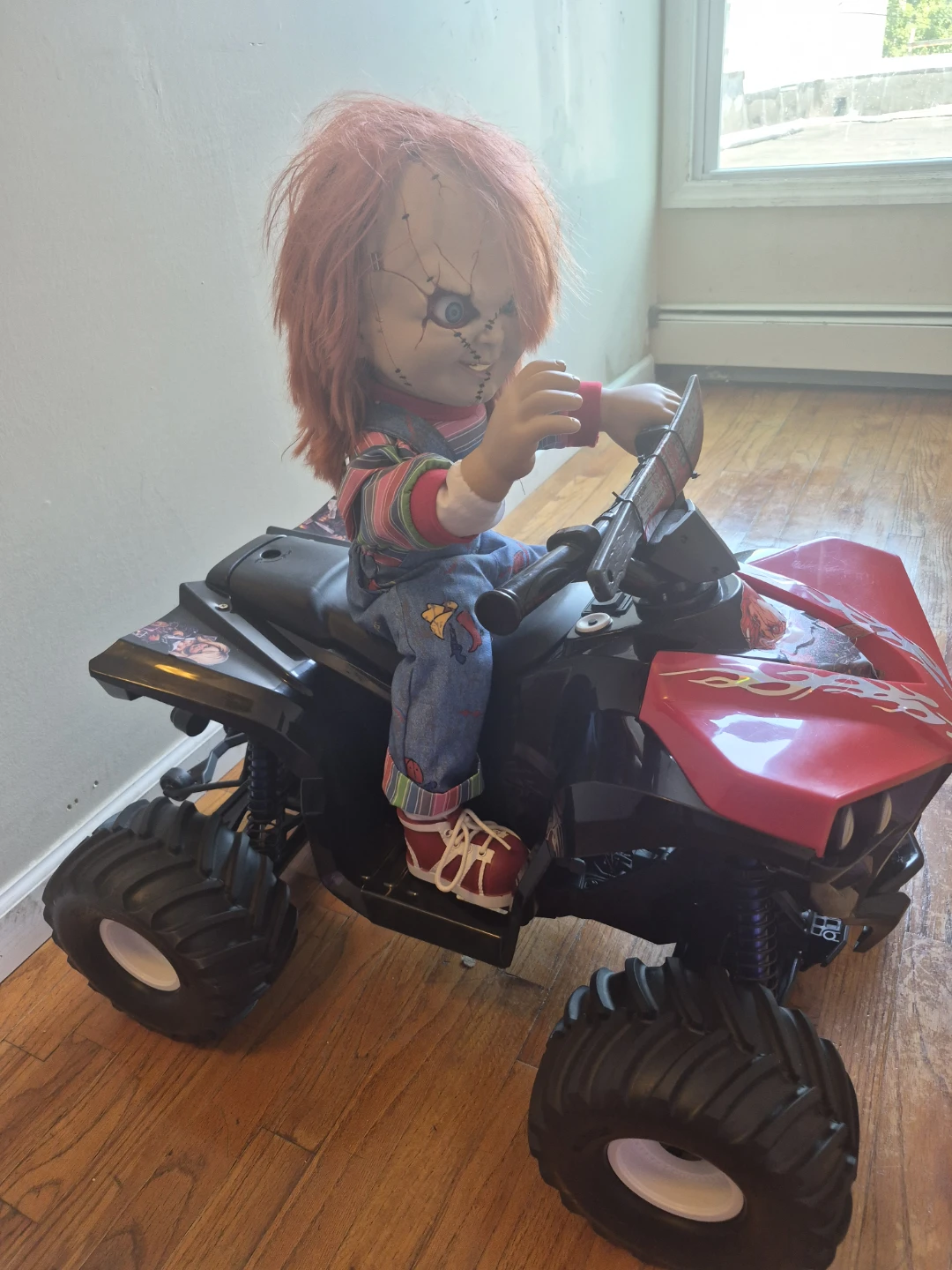 Chucky Doll Riding ATV Traxxas XMAXX - photo 3
