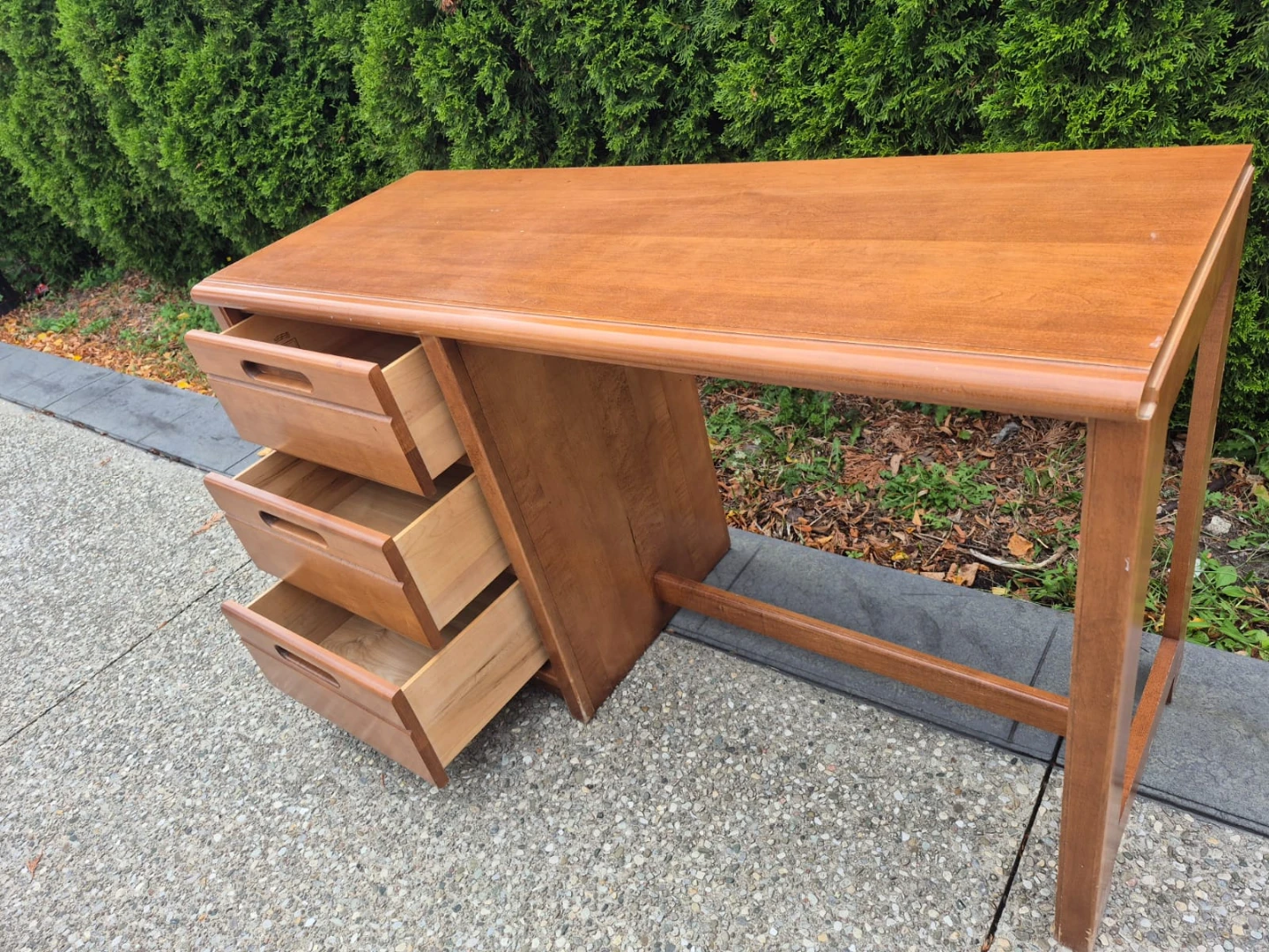 Wooden Study Desk / Home Office Desk – Excellent Condition - photo 4