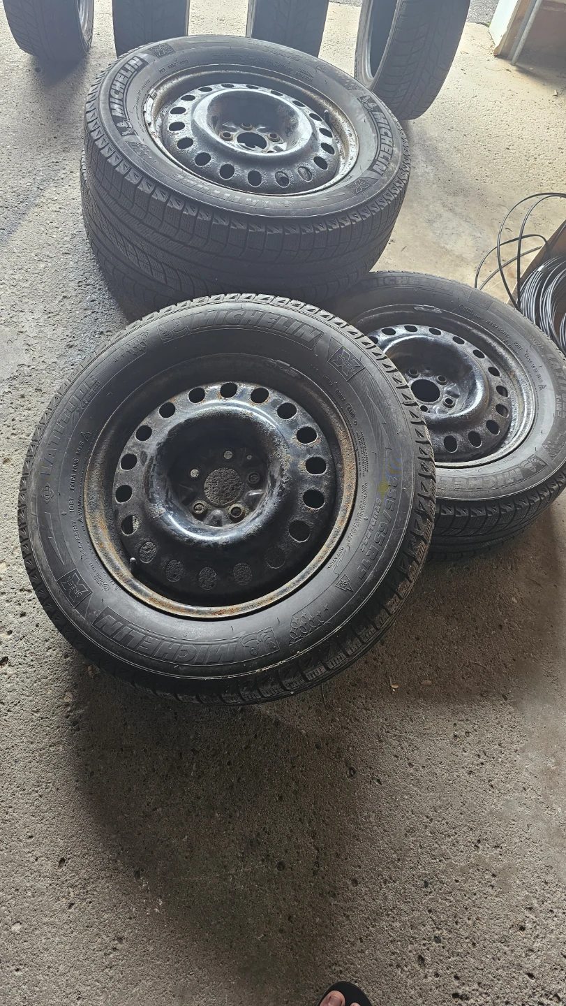 Four Michelin Winter Tires on Rims 235/65/R17 - photo 4
