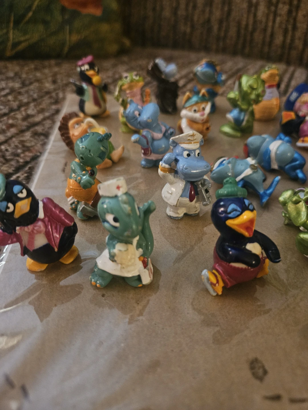 "Ferrero" Mini Toy lot of 31 1990s Assorted Animal Figurines - photo 2