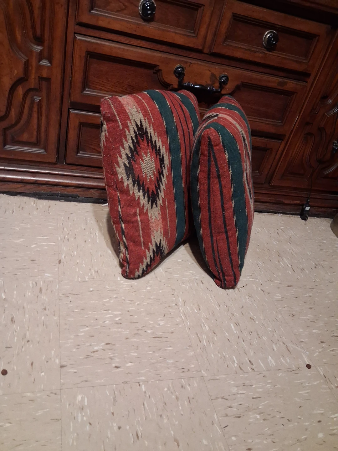 2 LARGE THROW PILLOWS - photo 2