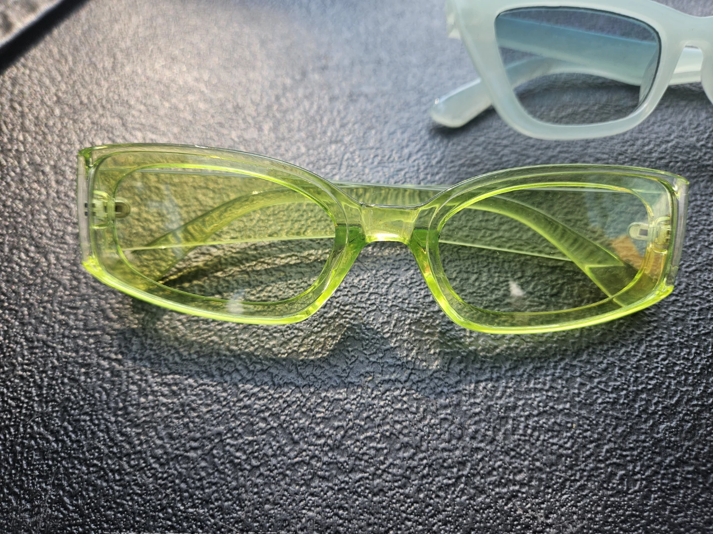 Three pairs of fashion sunglasses in green and white - photo 3