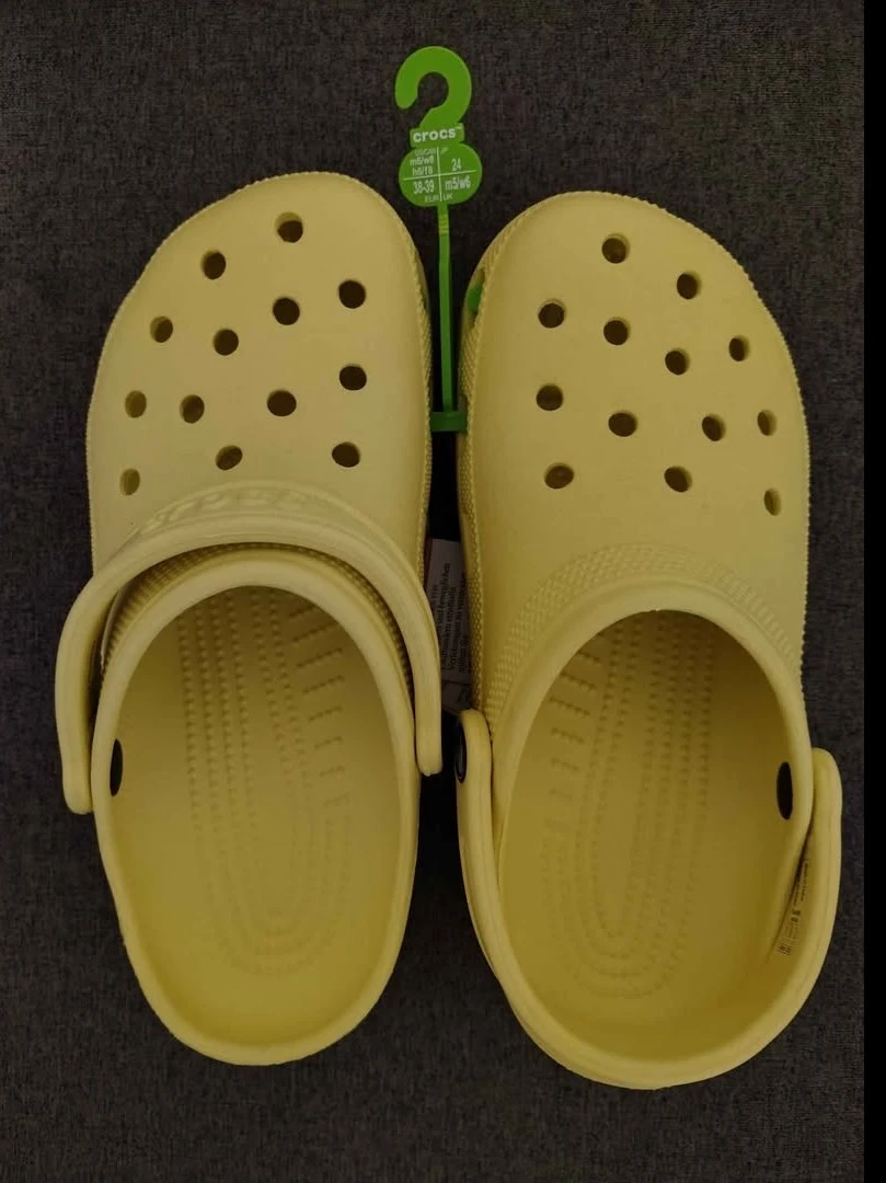 Crocs Classic Clog – Light Yellow (BNWT) - M6/F8