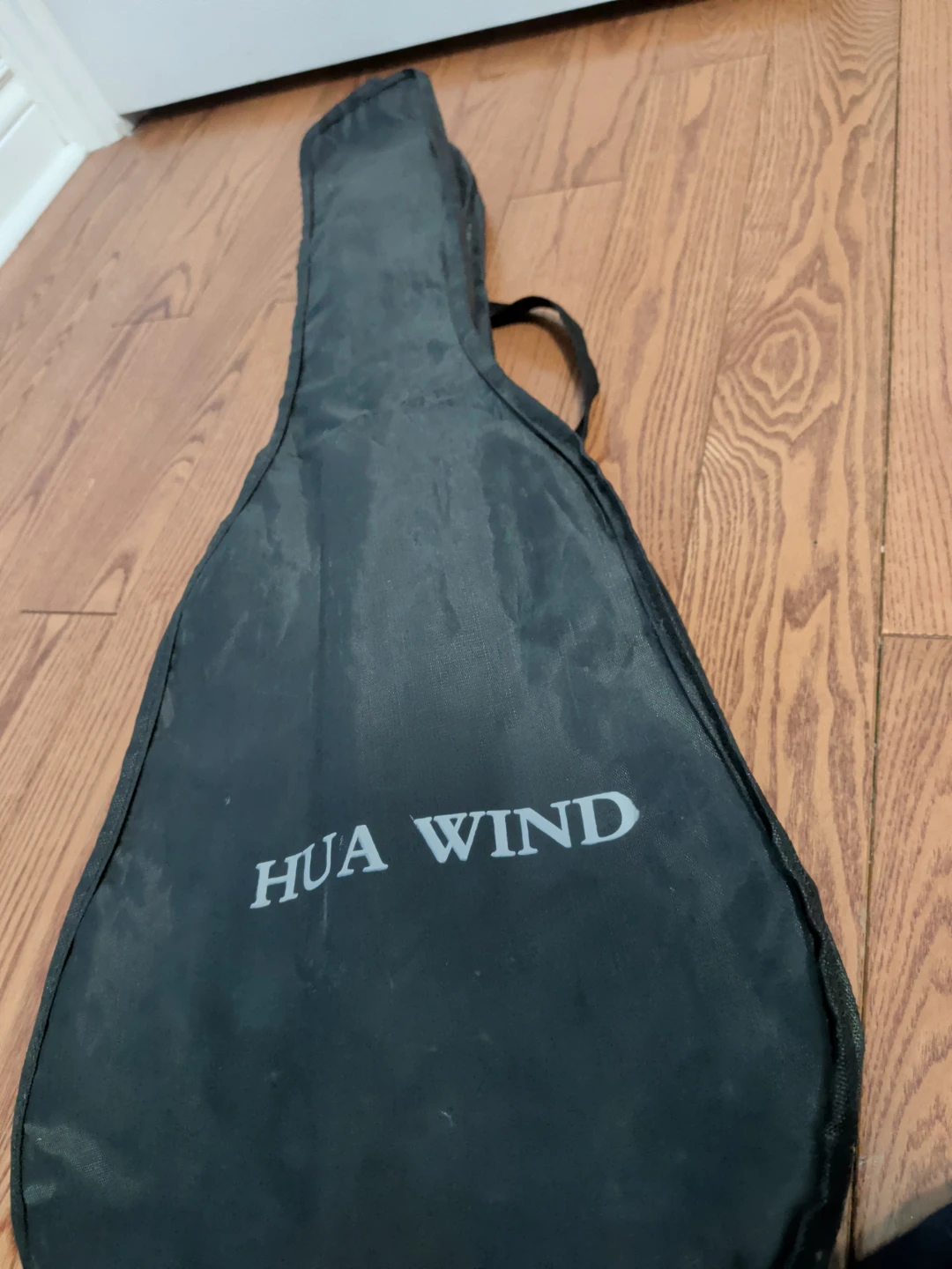 Hua Wind Acoustic Guitar with Gig Bag