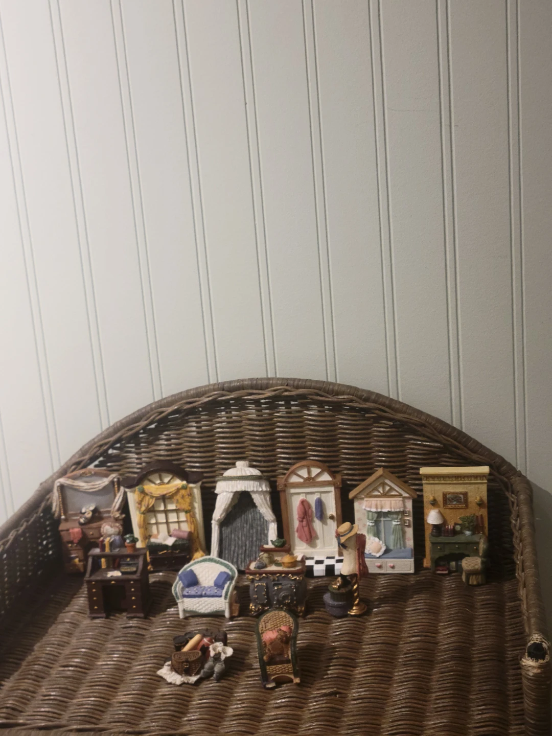 Vintage Miniature Dollhouse Furniture & Accessories Set - photo 3