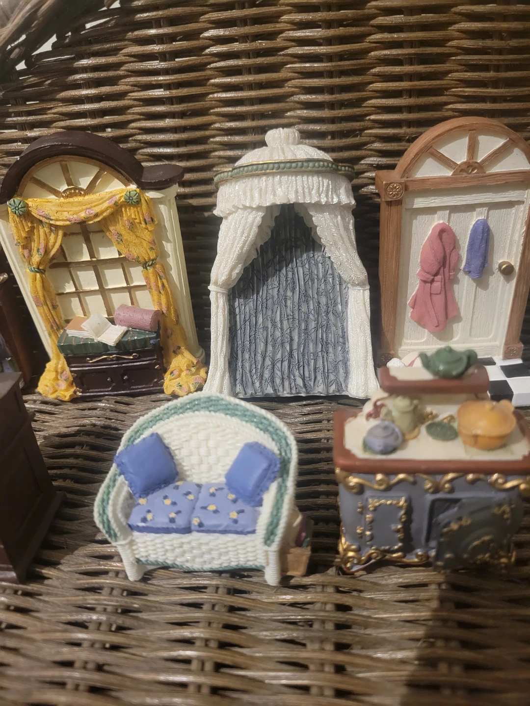 Vintage Miniature Dollhouse Furniture & Accessories Set - photo 5