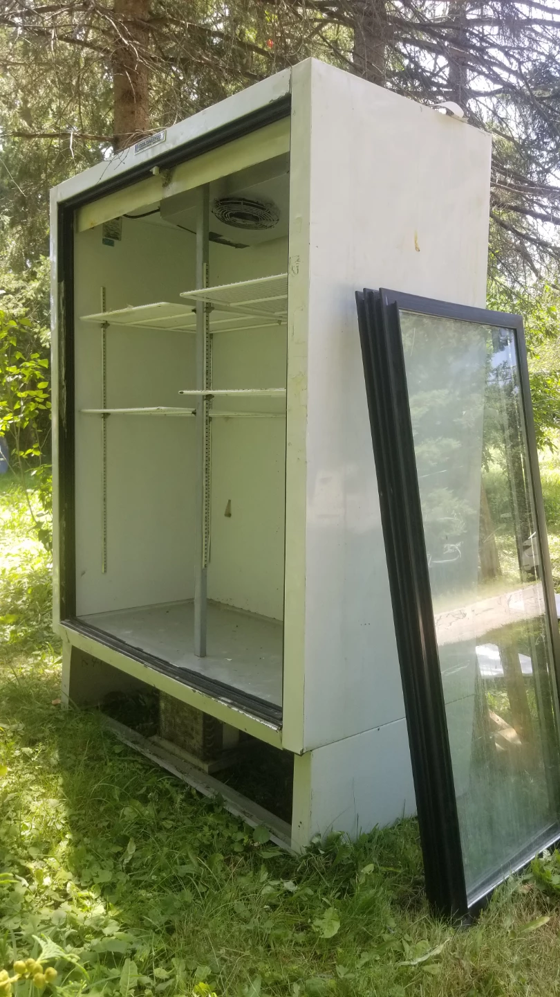 General Refigeration Commercial Display Fridge