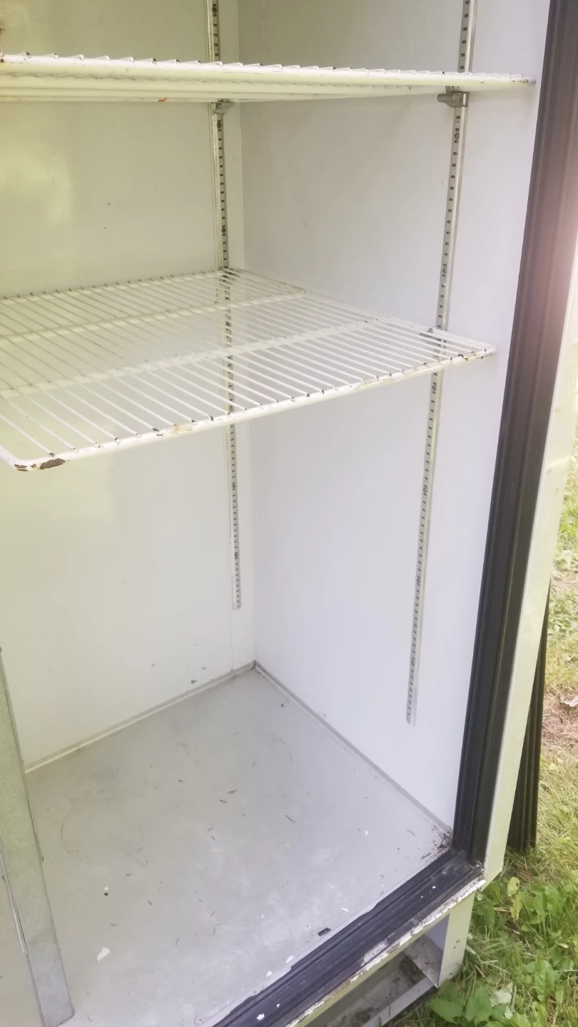 General Refigeration Commercial Display Fridge - photo 4