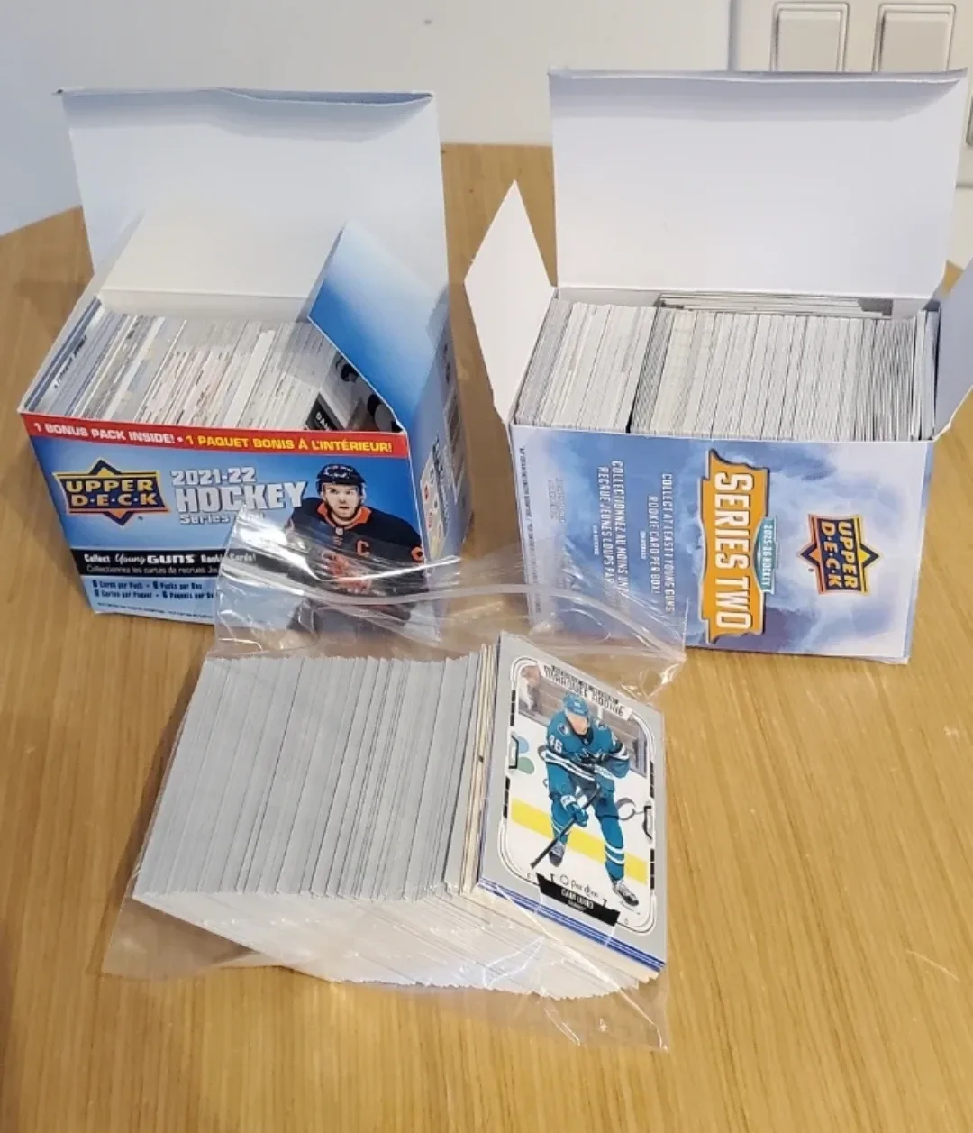 200+ Mint Condition Hockey Cards