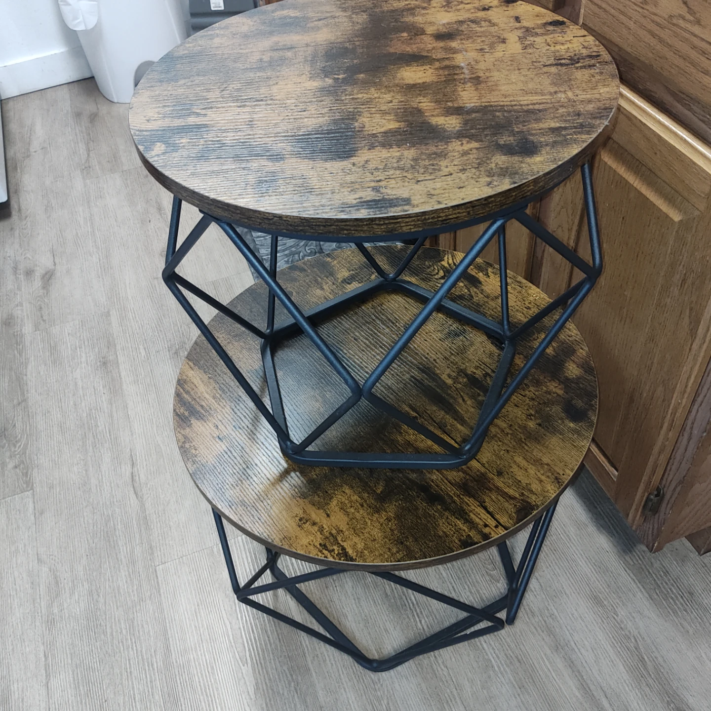 Set of 2 Round Wood Grain End Tables - photo 2