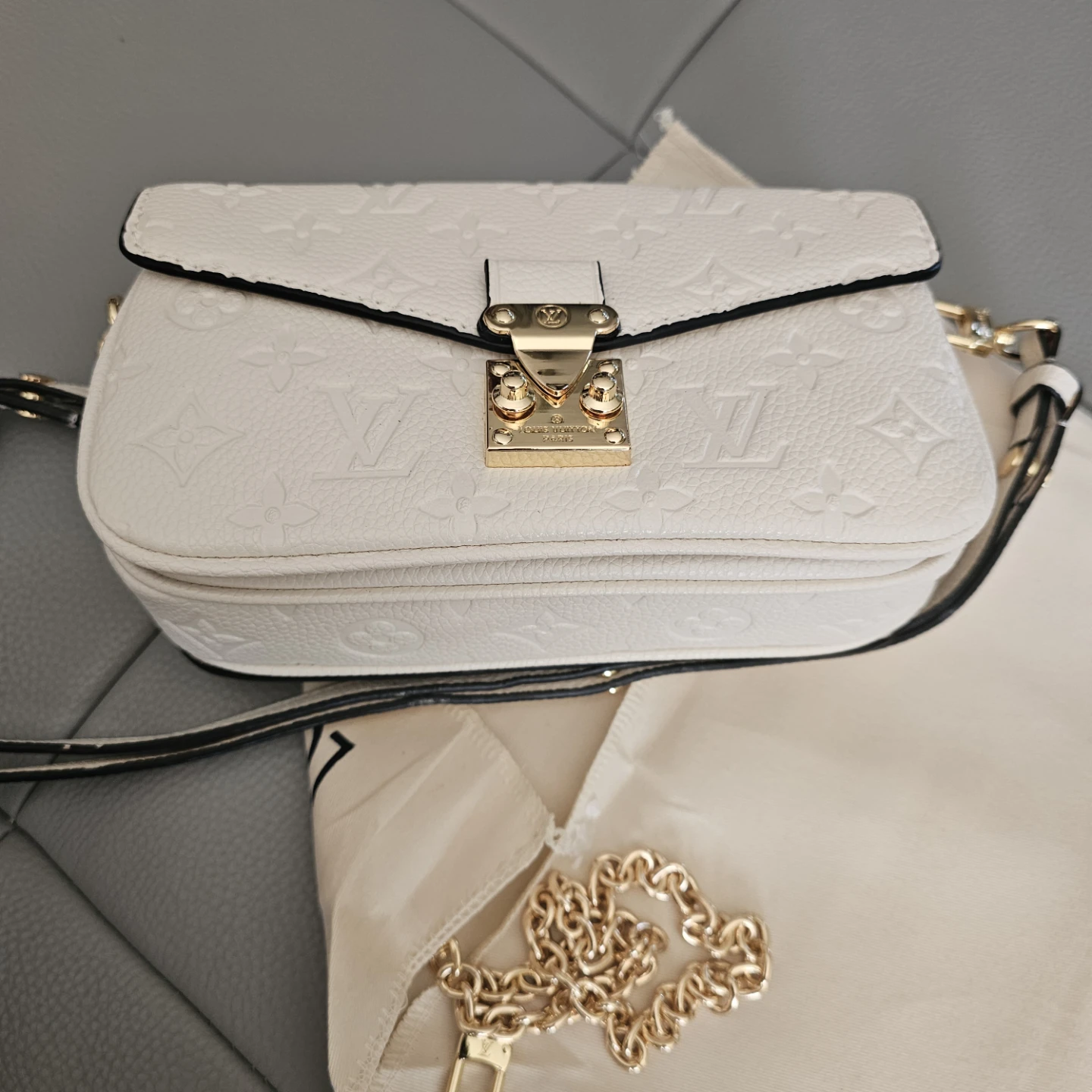 Louis Vuitton White Leather Handbag - photo 4