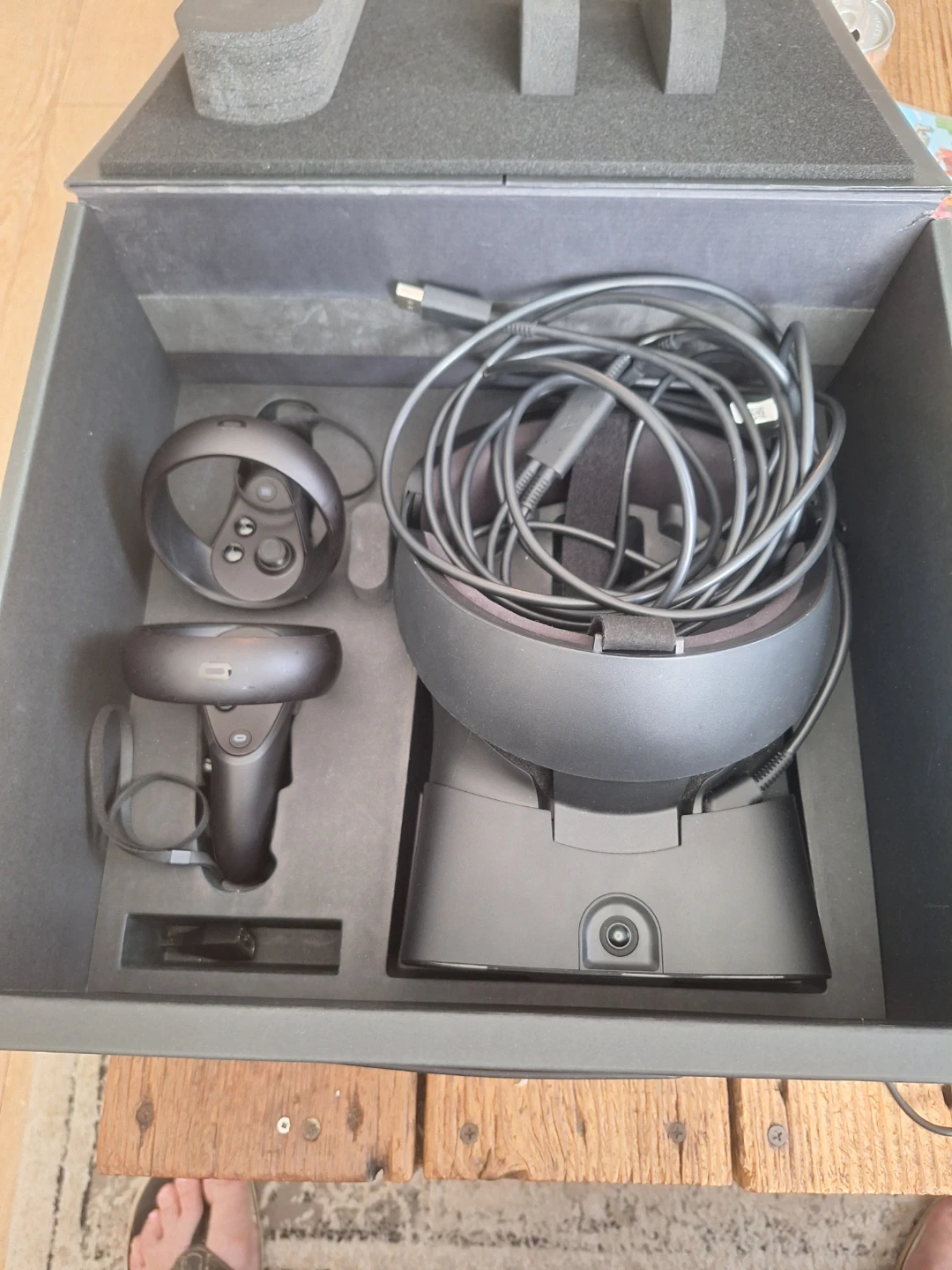 Oculus VR Headset with Controllers