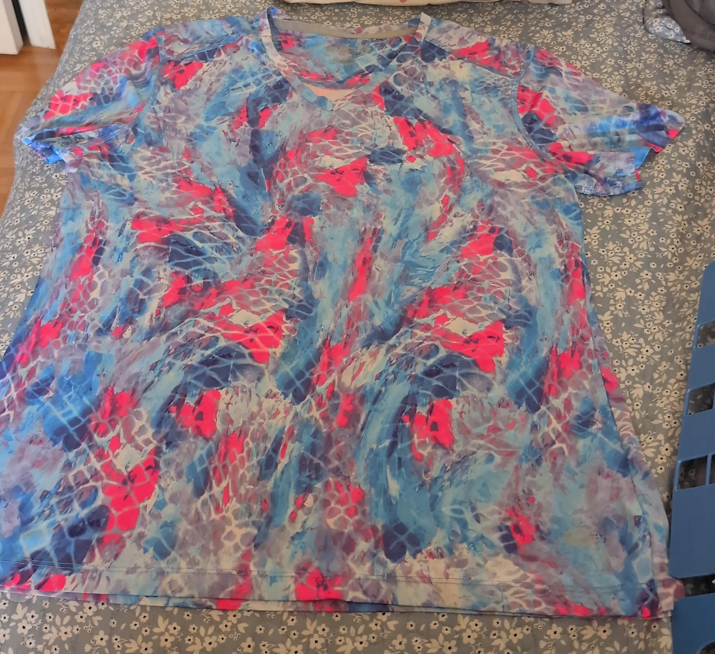 Reel Legends Freeline Performance fishing tshirt Large Ladies UV