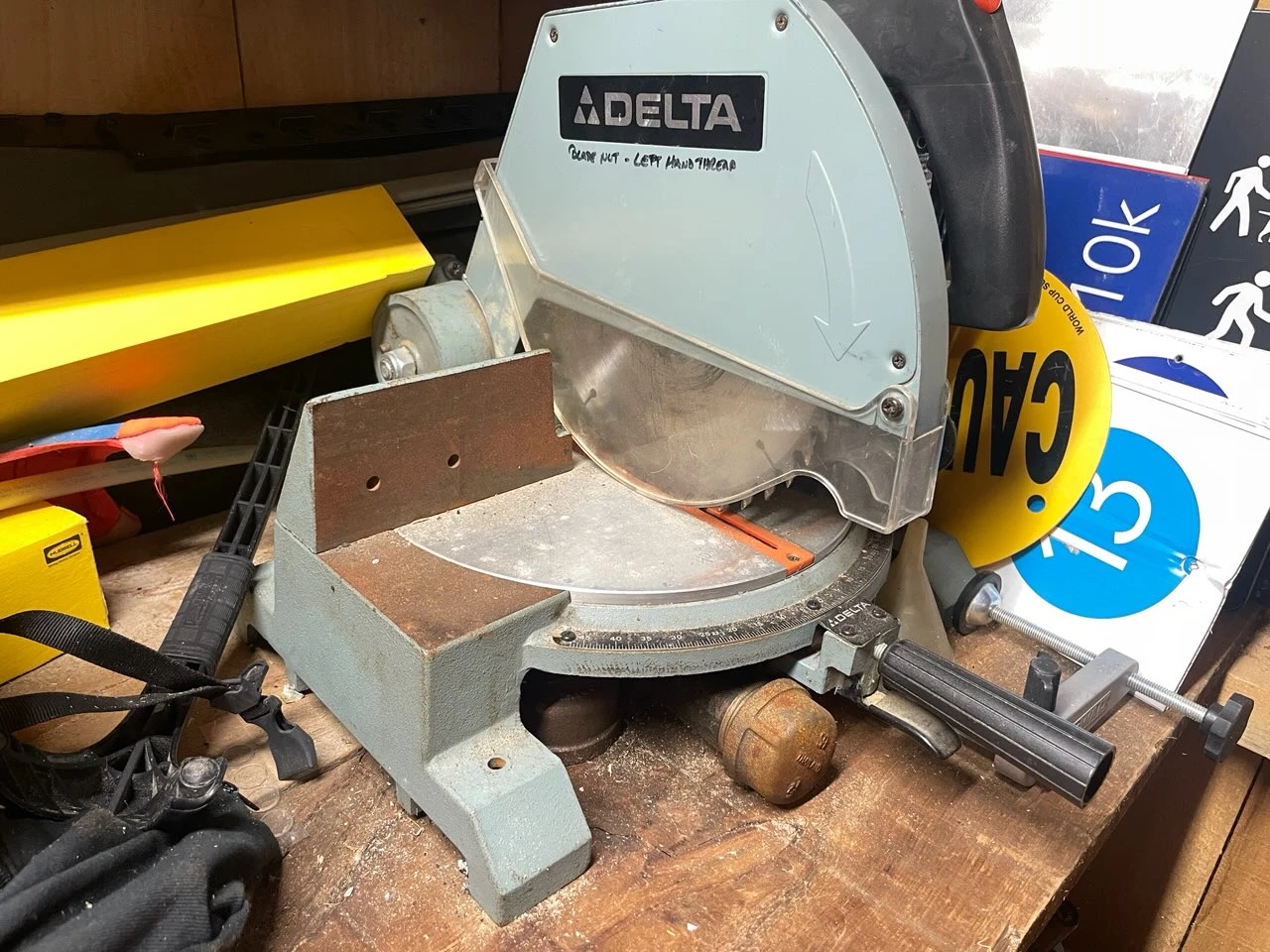 Delta 10" Motorized Miter Box