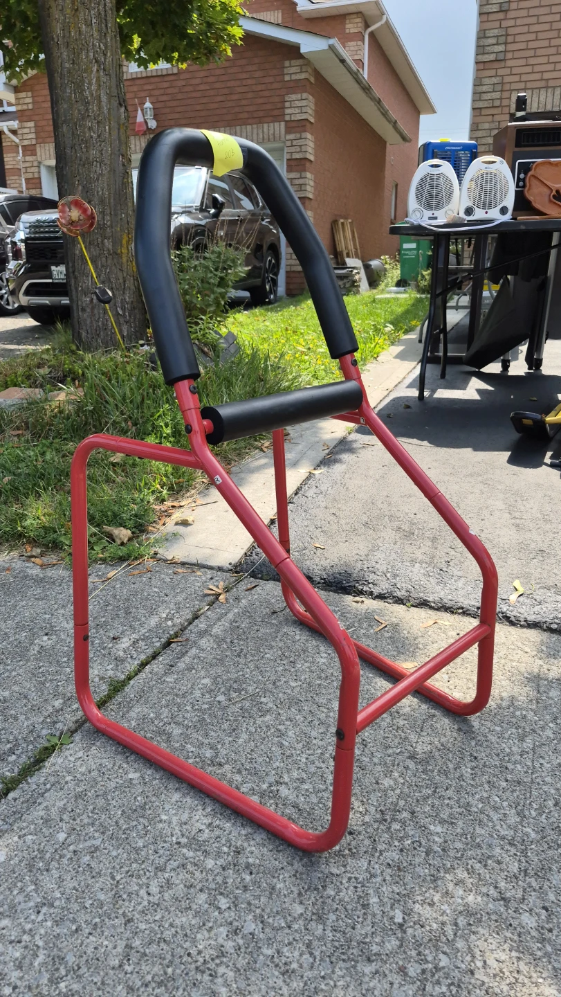 Red Metal Skate Trainer - photo 2