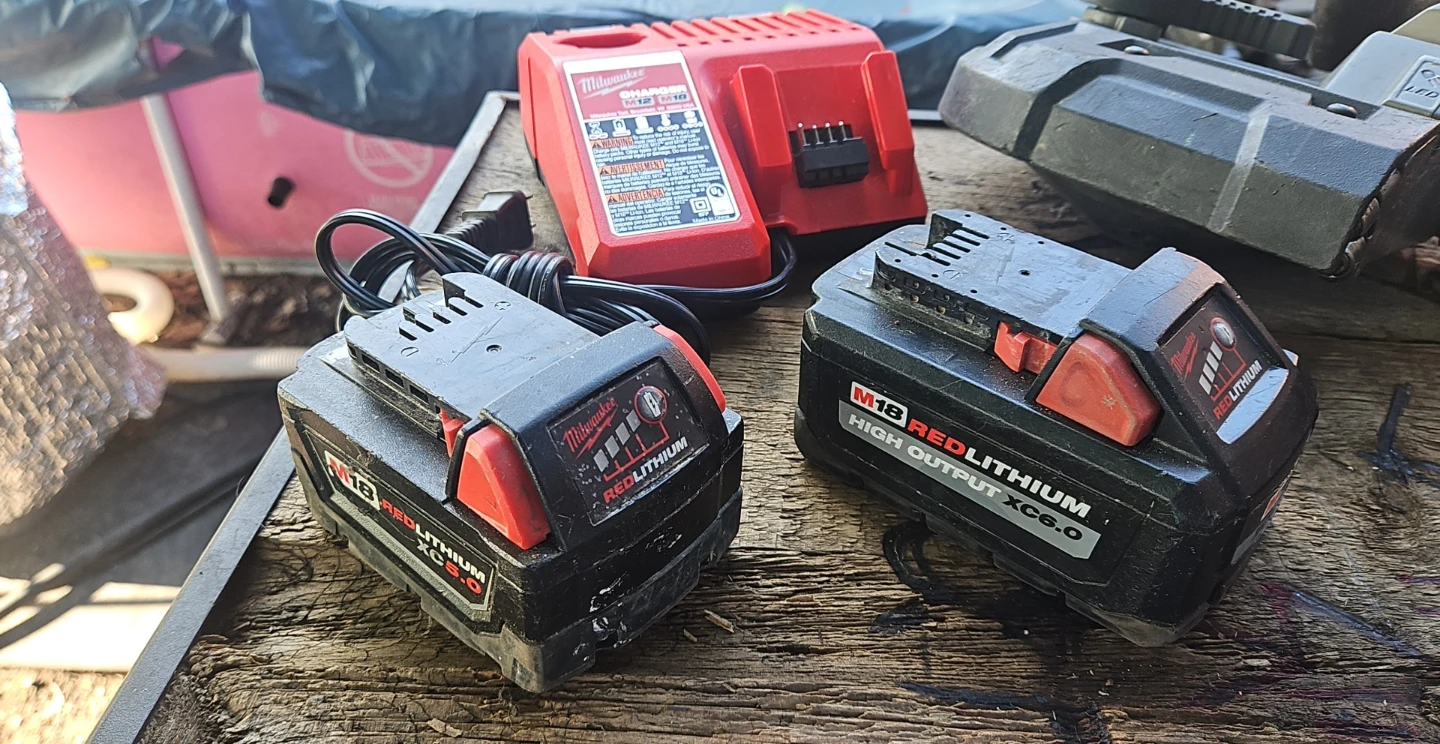 Milwaukee M18 FUEL Band Saw Kit with Charger and Batteries - photo 2