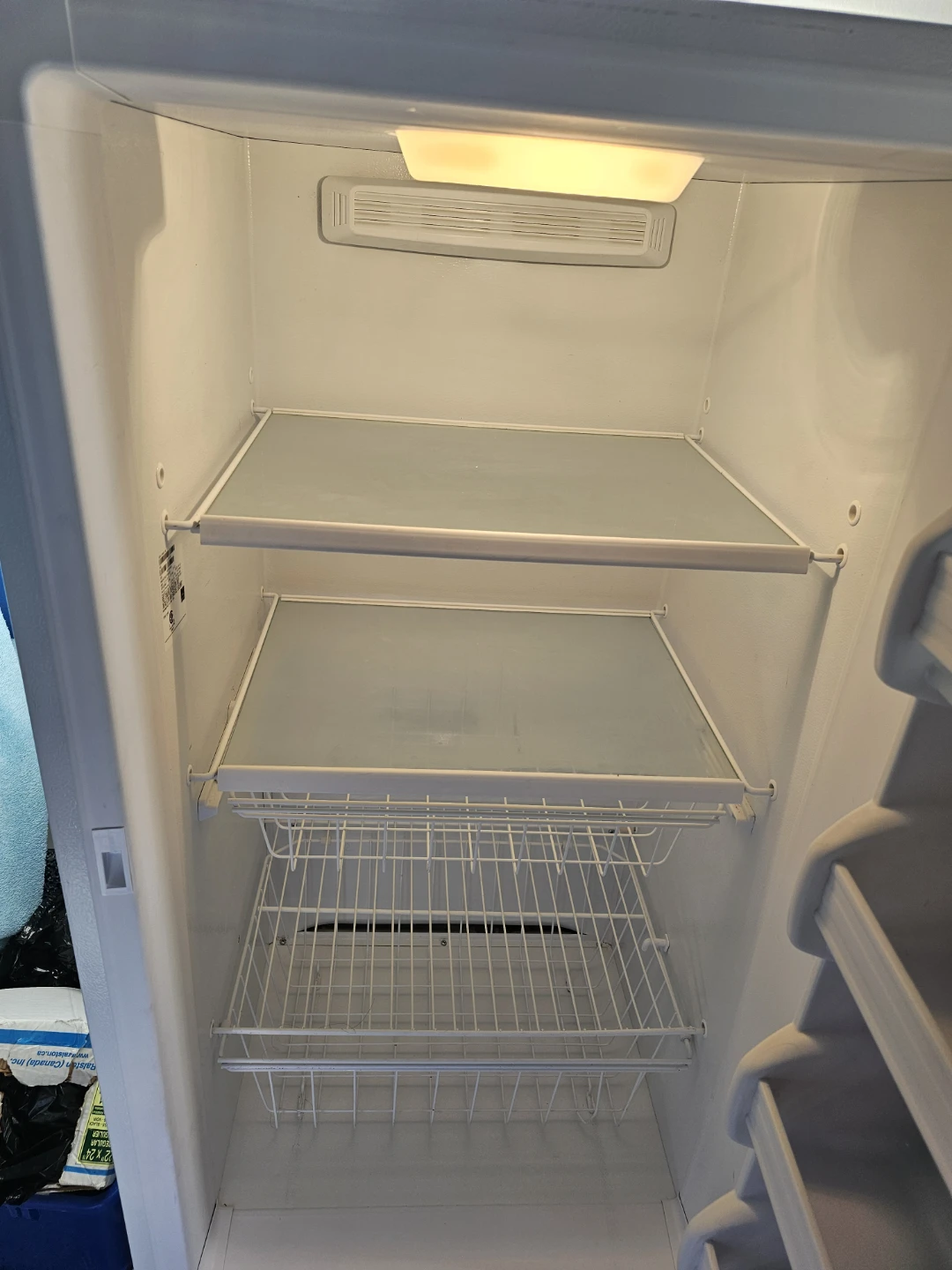 White KENMORE FROST FREE Freezer like new - photo 4