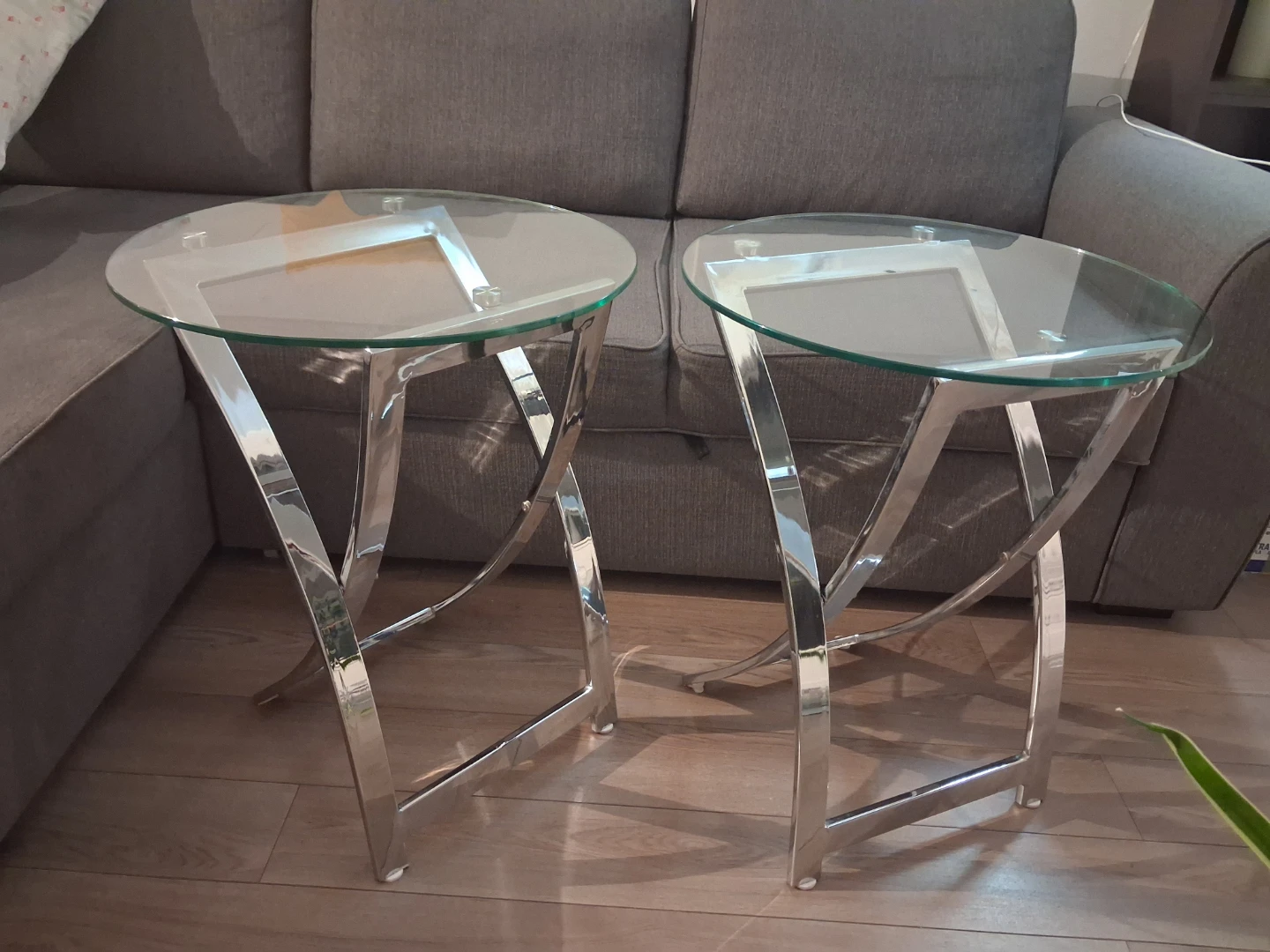 2 glass side tables - photo 2