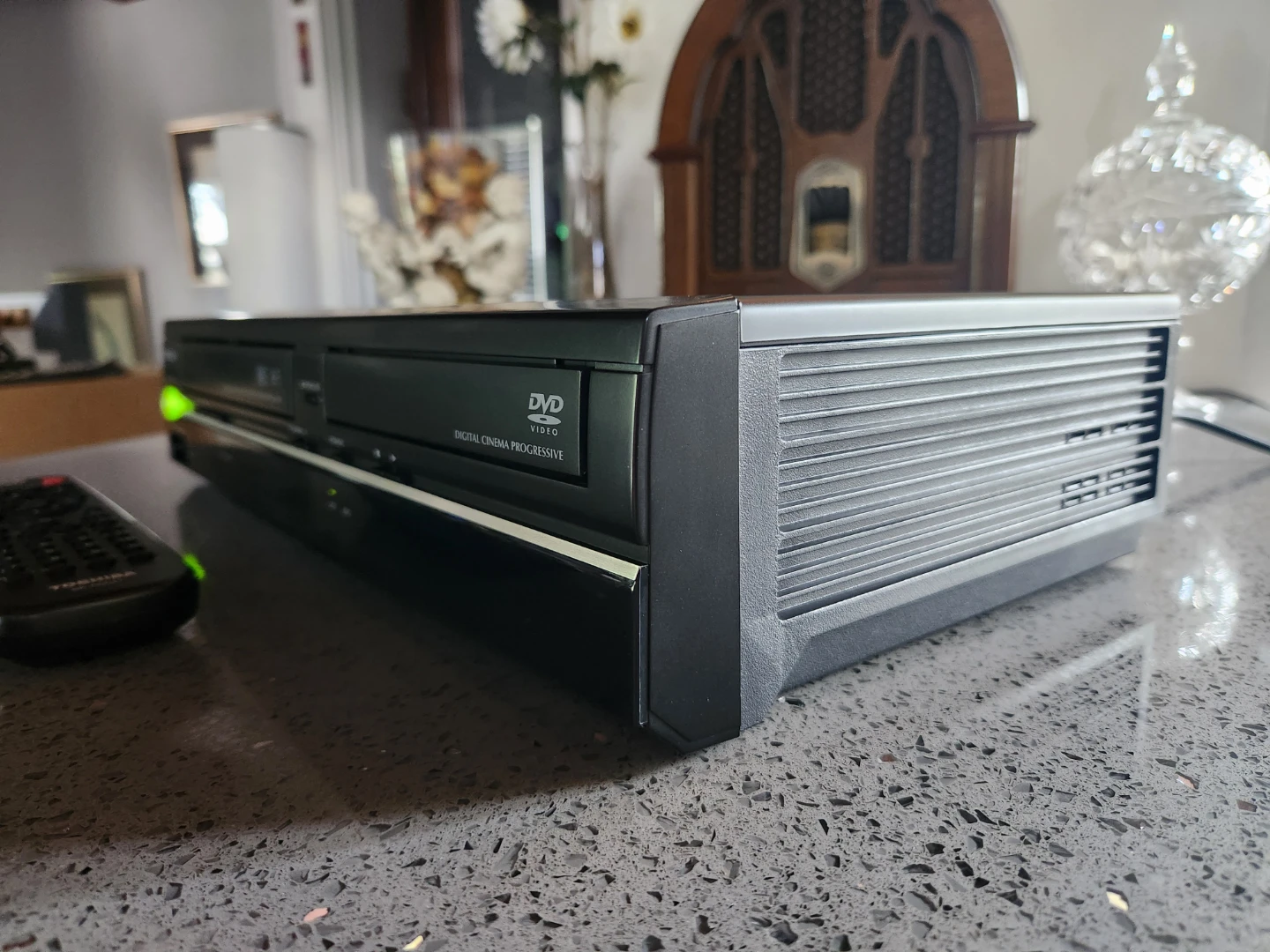 Toshiba Hi-Fi VHS DVD Player - photo 4