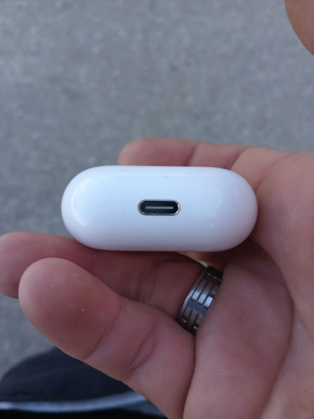 Apple AirPods 4 & Charging Case - photo 3