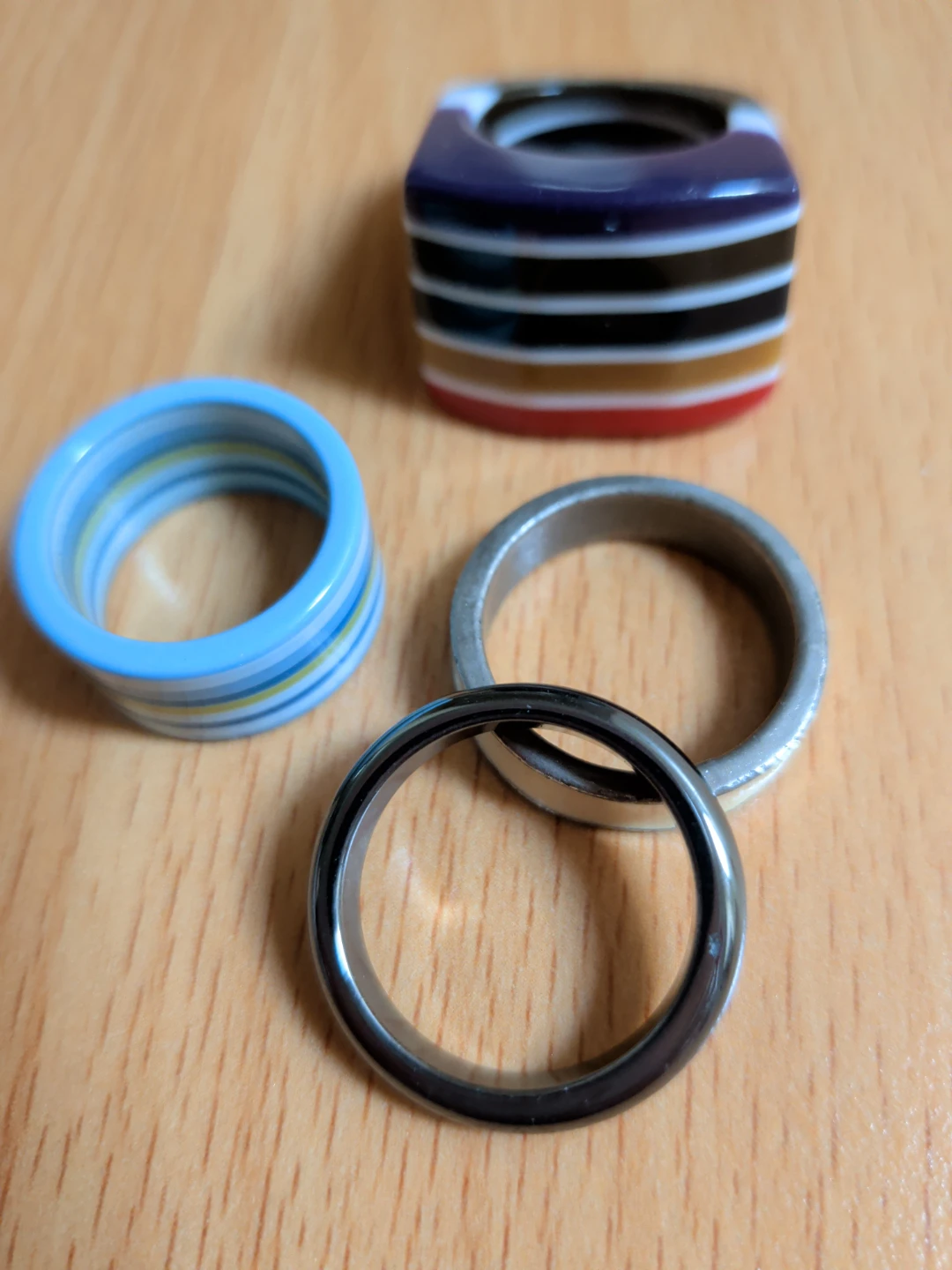 Set of 4 Rings: Multi-color and Metal