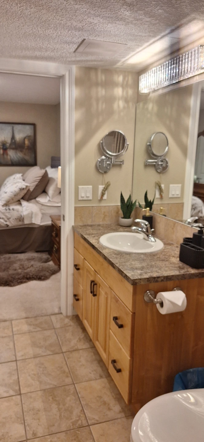 RENTAL Fully Furnished Basement Suite - photo 4
