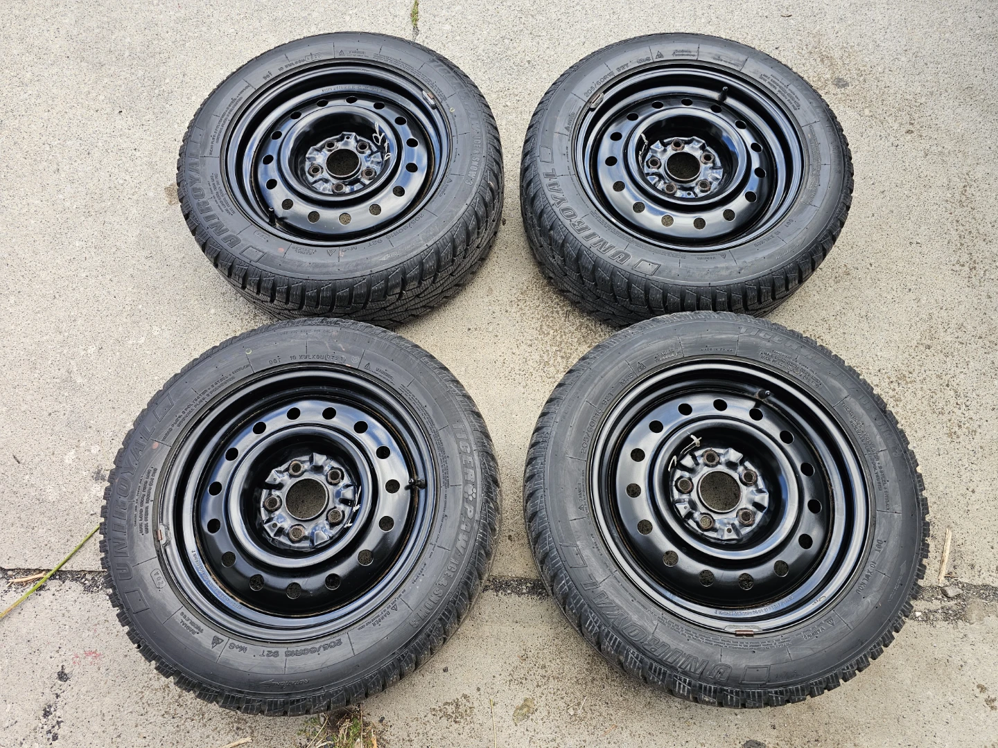 NISSAN SENTRA WINTER TIRES ON STEEL RIMS 205/60 R16