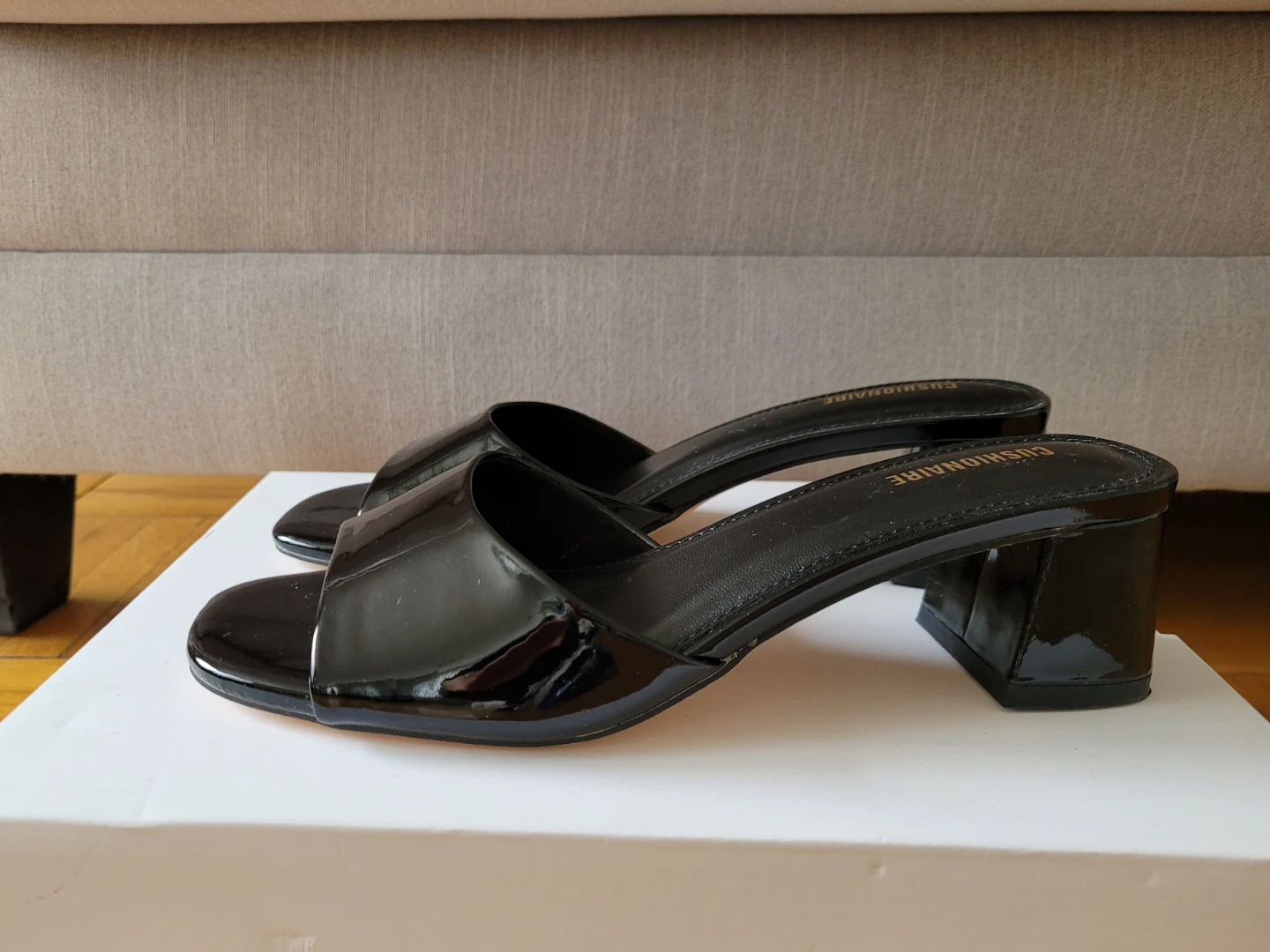 CUSHIONAIRE Black Patent Leather Low Block Heel Mules Size 8 - photo 2