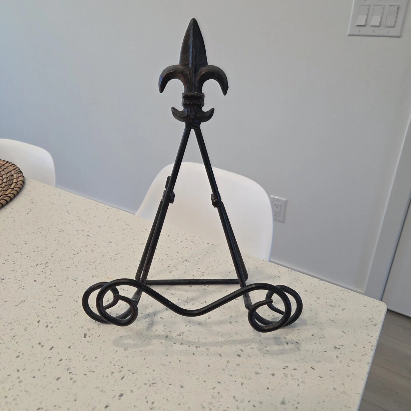 Black Metal Easel with Fleur-de-lis Accent