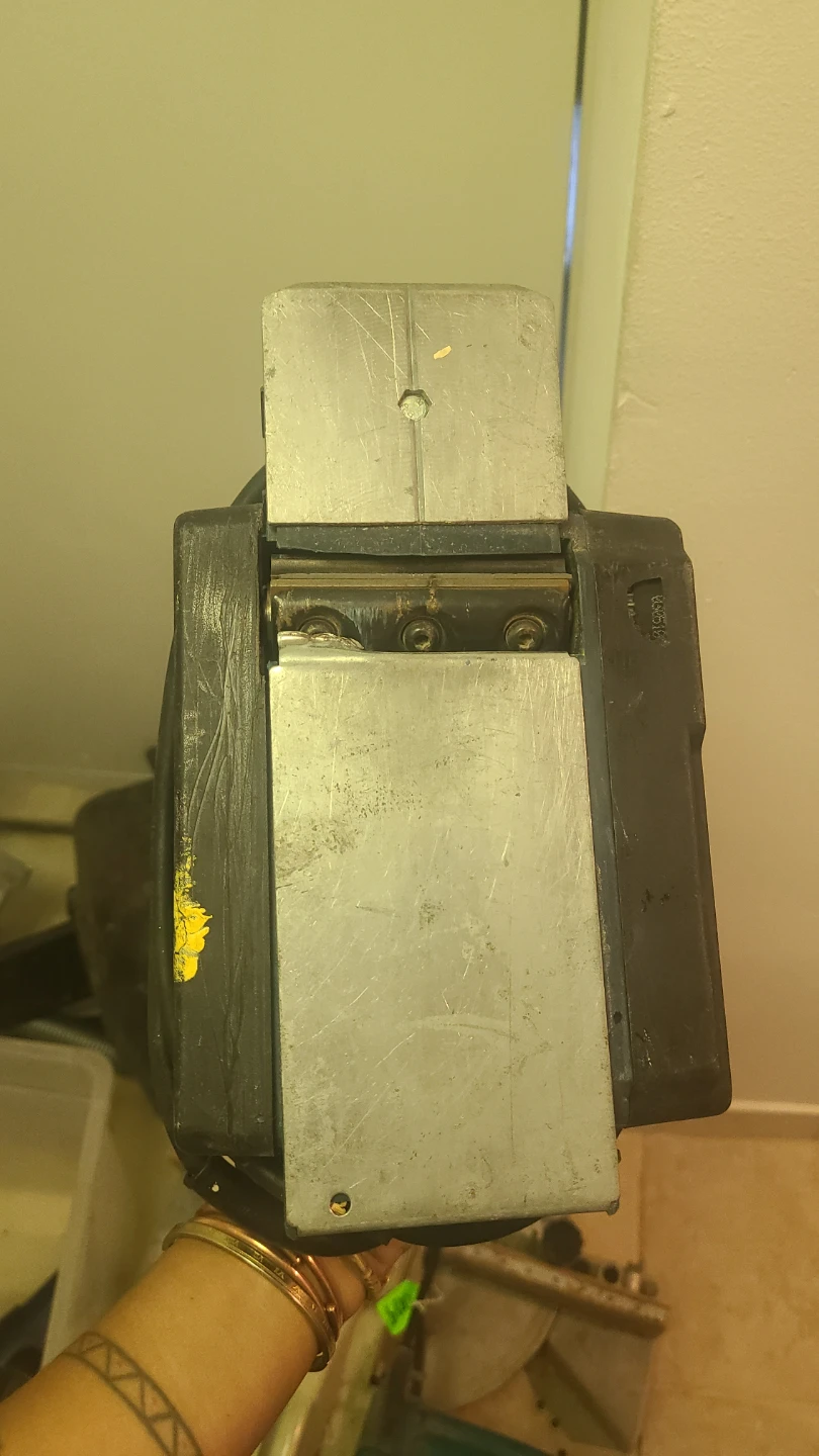 Bosch 3272A Electric Planer - photo 3