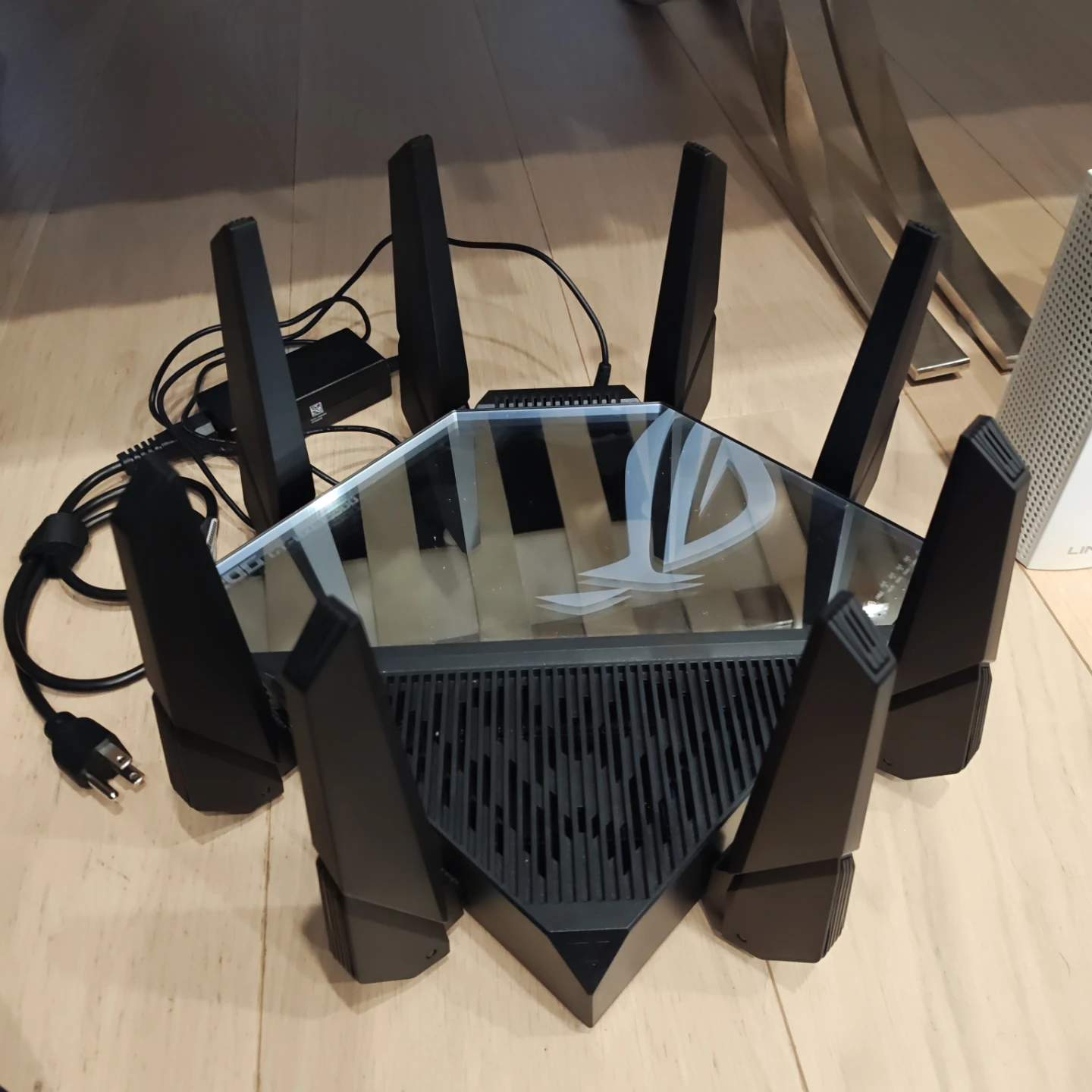 ASUS ROG Rapture GT-AXE16000 Gaming Router - photo 2