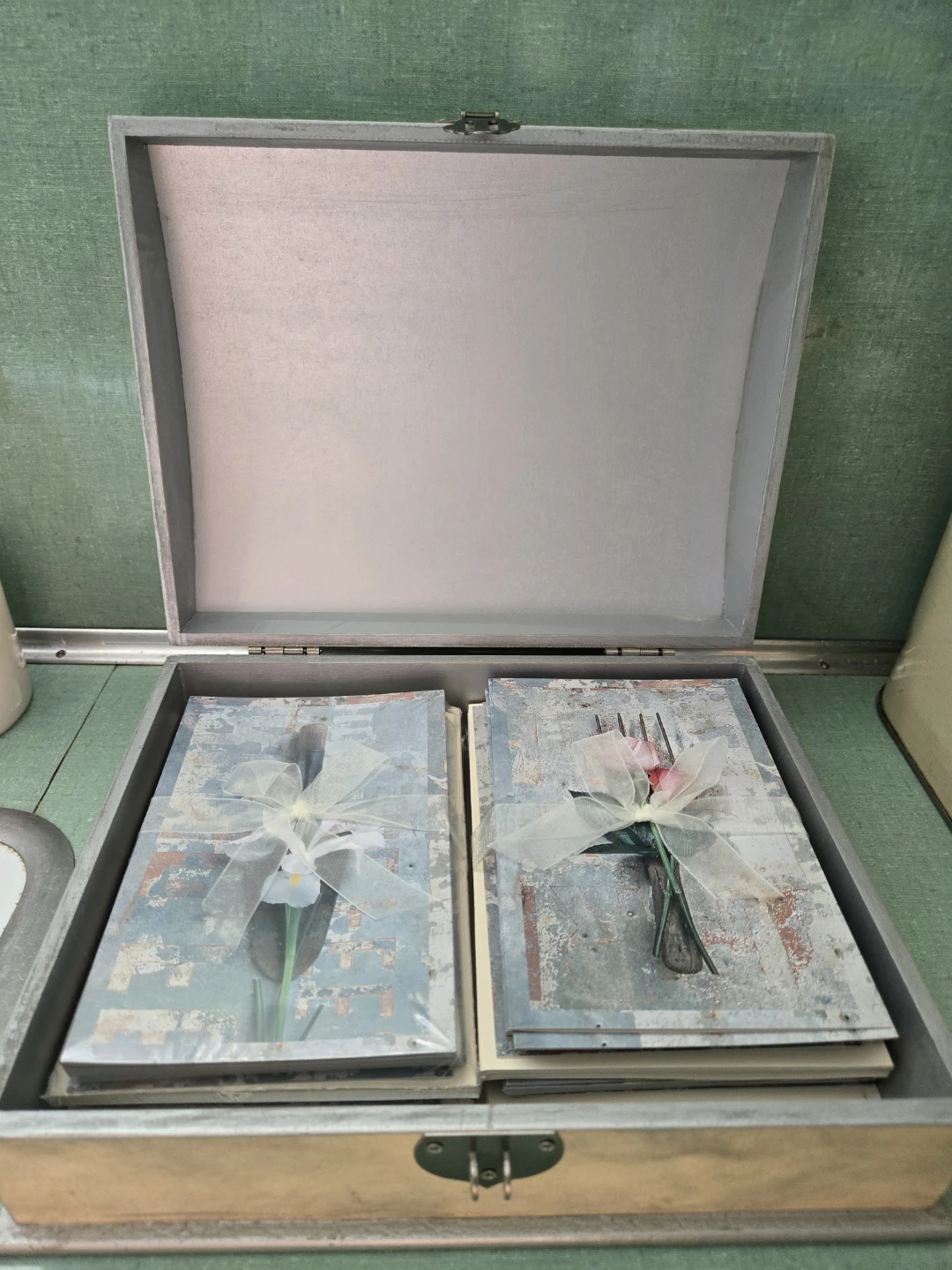 Lovely Chest Filled with Blank Cards - photo 3