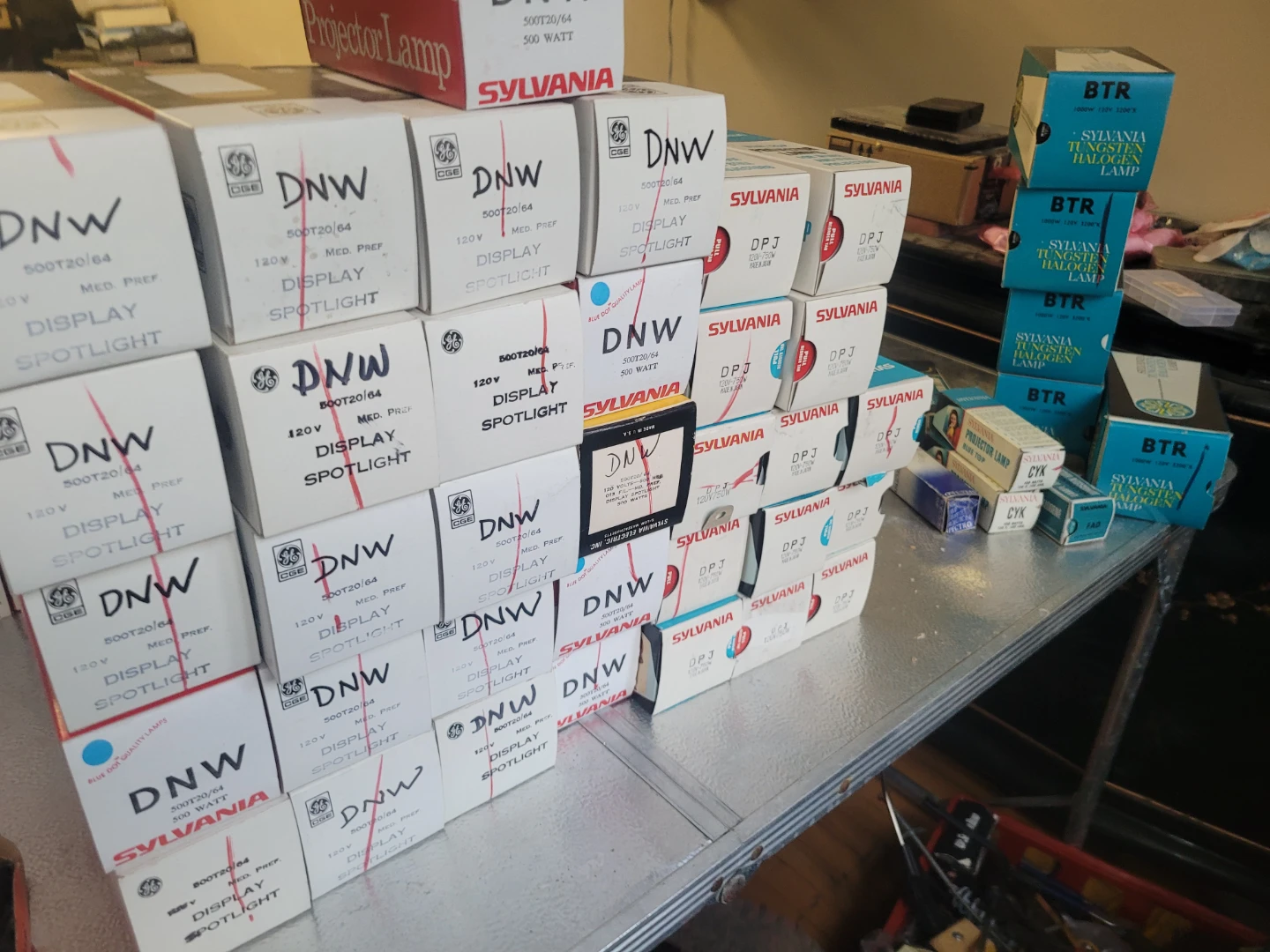 Assorted Projection & Spotlight Lamps - Sylvania, GE, DNW - photo 5