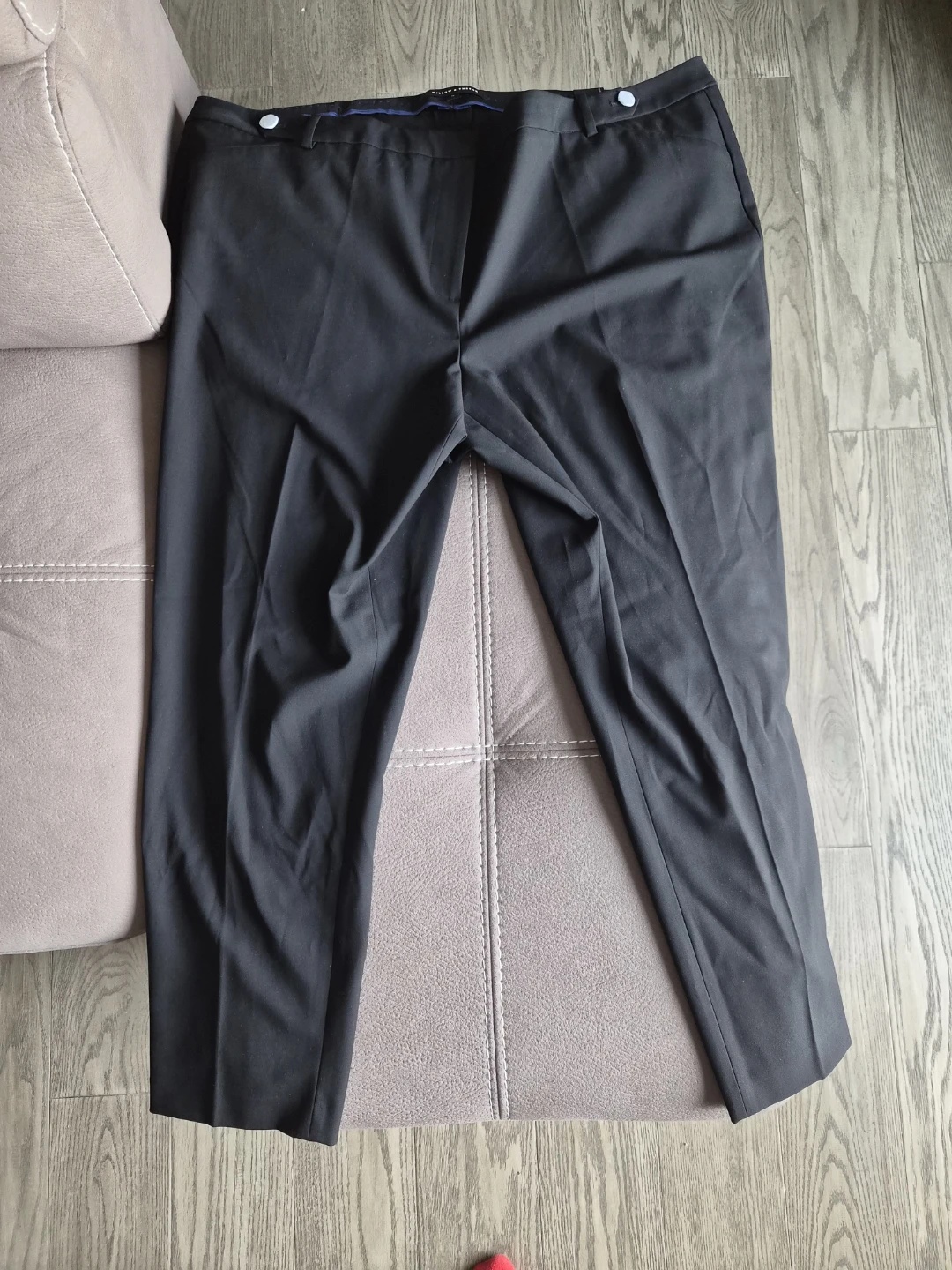 W & T Black Slim Leg Pants Size 22