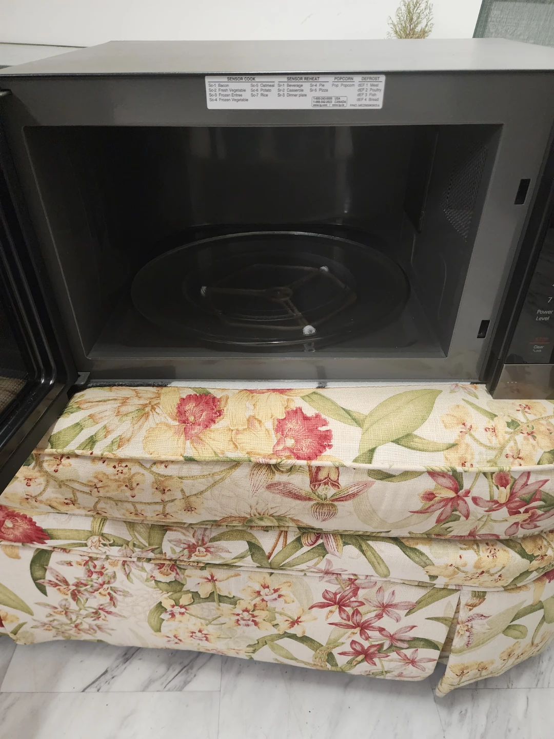 LG Microwave Oven - photo 2