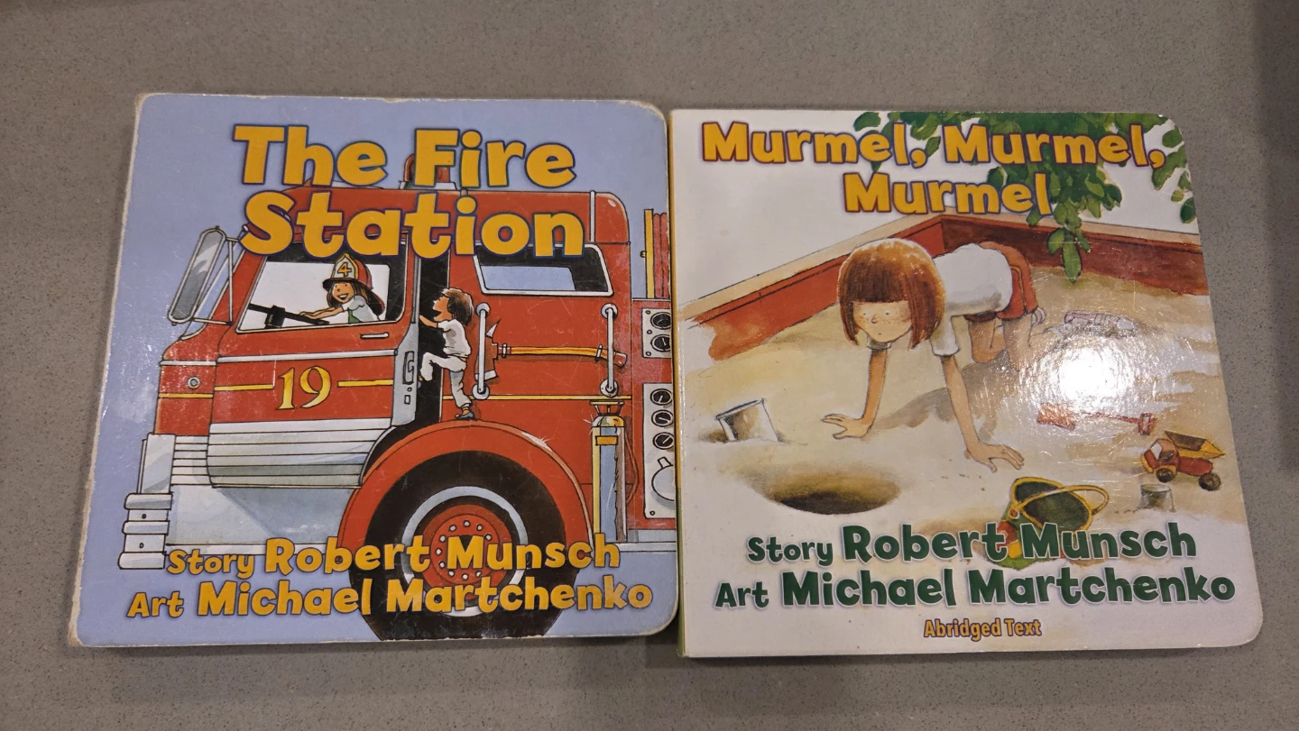 Lot of Robert Munsch Board Books - photo 2