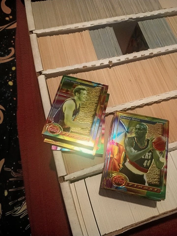 Box of mix spots card's maybe around 2000 or more cards