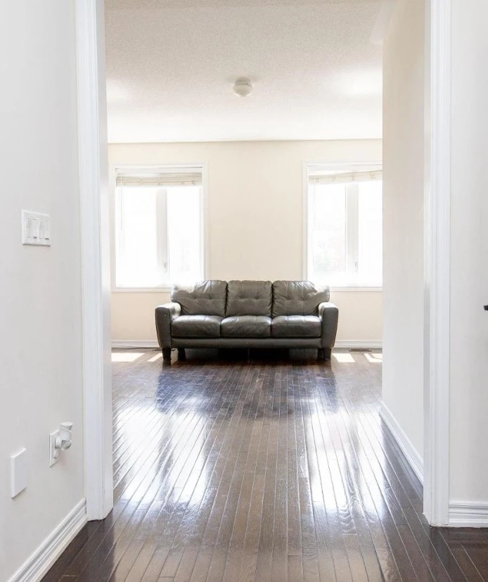 "Deal of Life Time" For rent 3 bed 3 washrooms 1 parking spot - photo 4