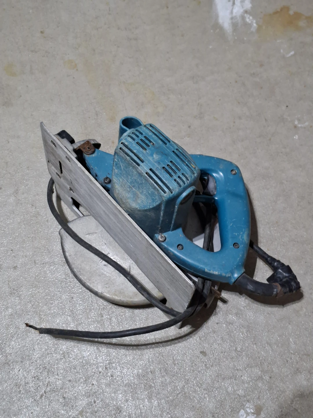 Makita Circular Saw – Corded (As-Is / For Parts or Repair) - photo 2