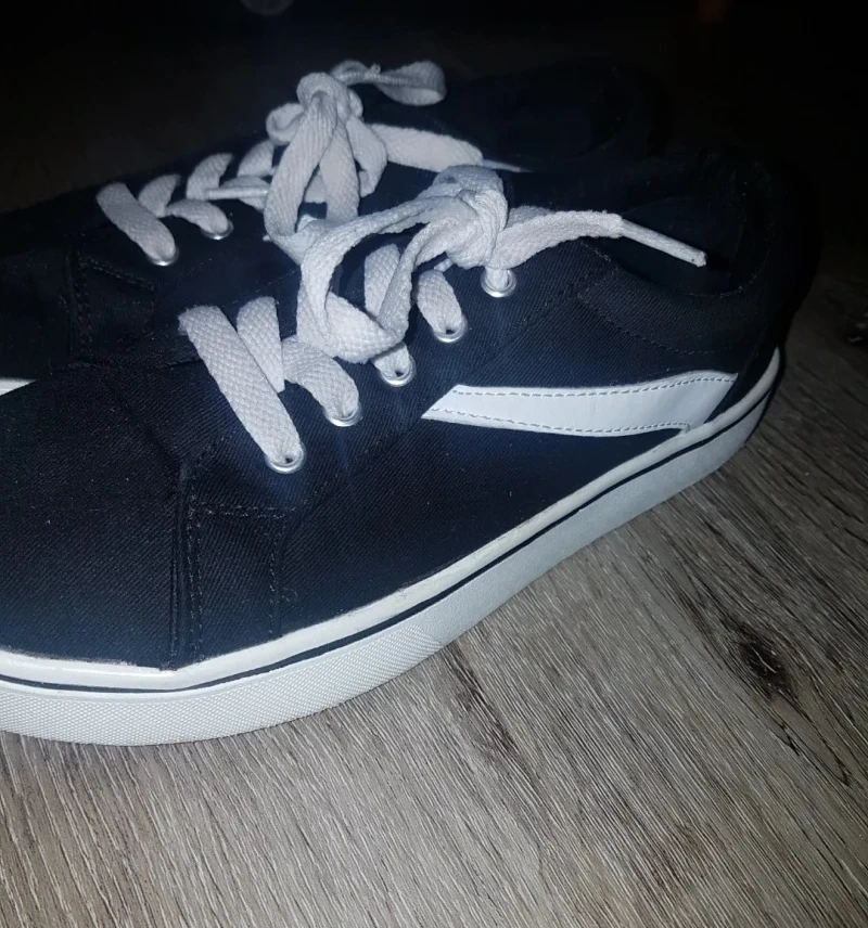 Black canvas sneakers with white laces - photo 2